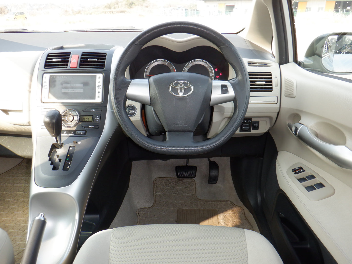840 TOYOTA AURIS 150X M PACKAGE 2010 / Mileage: 52,200 km