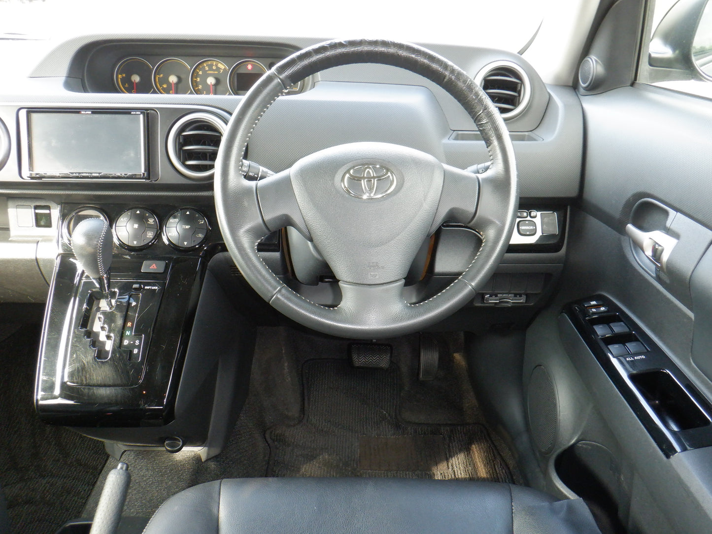 832 TOYOTA COROLLA RUMION 1.5G ON B LIMITED 2011 ,Milage: 118,500 Km