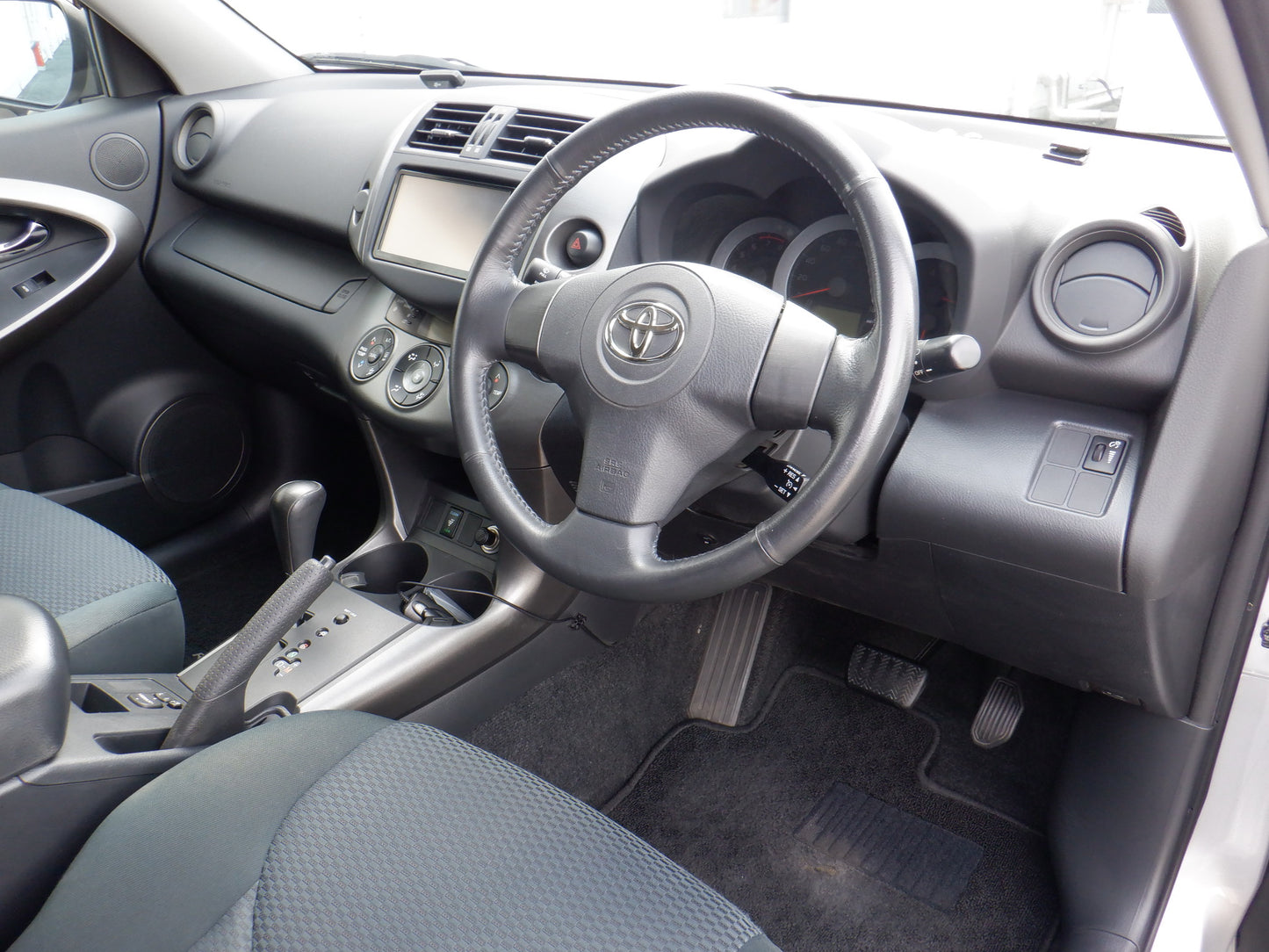 830 TOYOTA RAV4 STYLE 2011 Milage: 37,300 Km