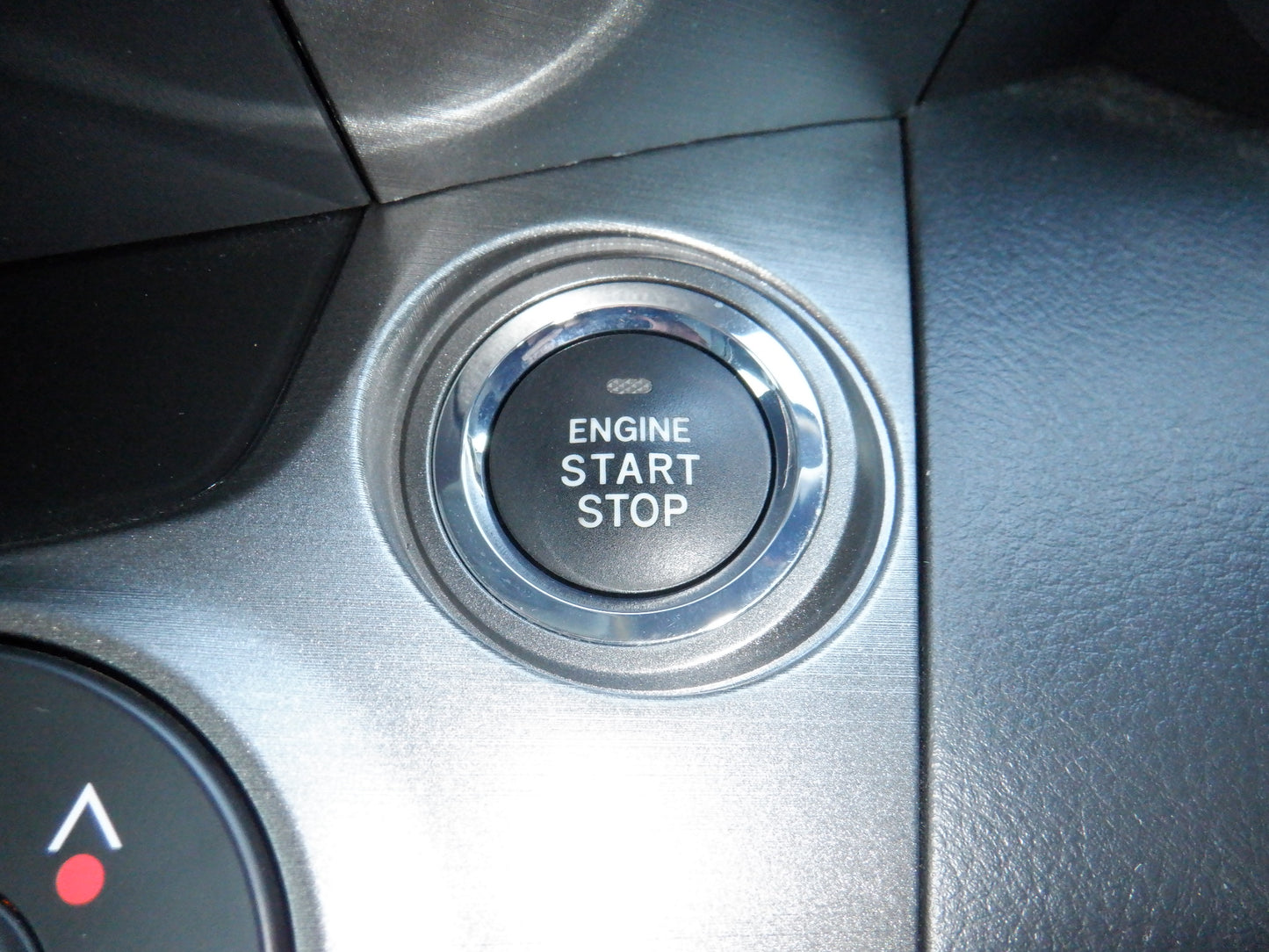 830 TOYOTA RAV4 STYLE 2011 Milage: 37,300 Km