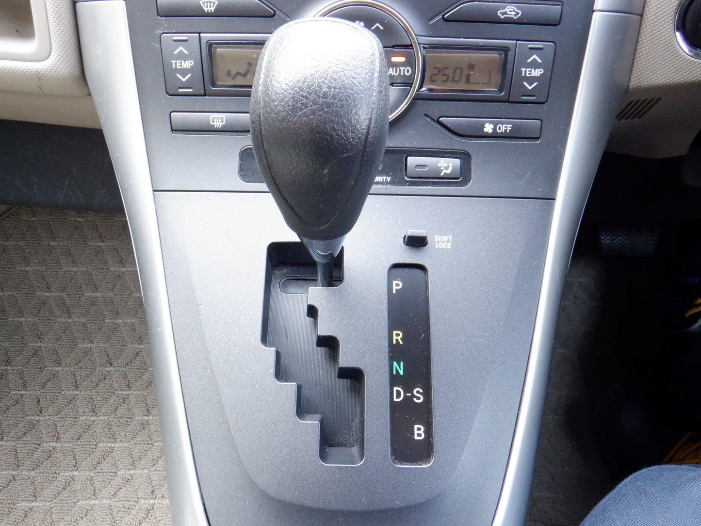 840 TOYOTA AURIS 150X M PACKAGE 2010 / Mileage: 52,200 km