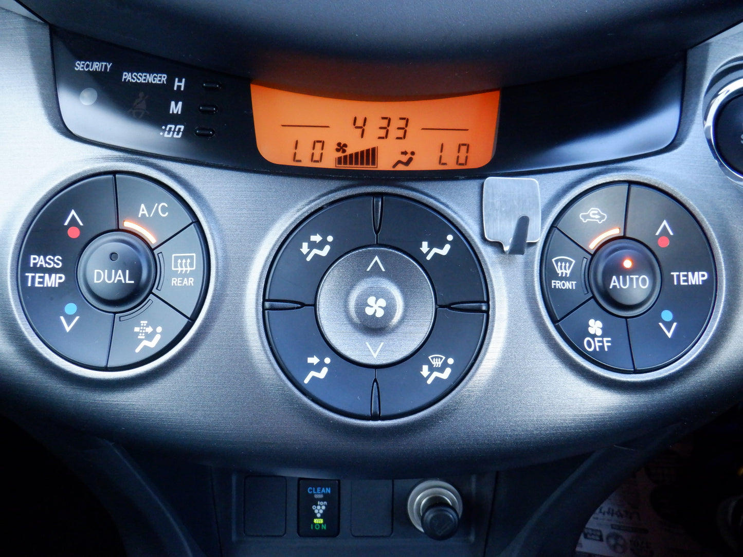 830 TOYOTA RAV4 STYLE 2011 Milage: 37,300 Km