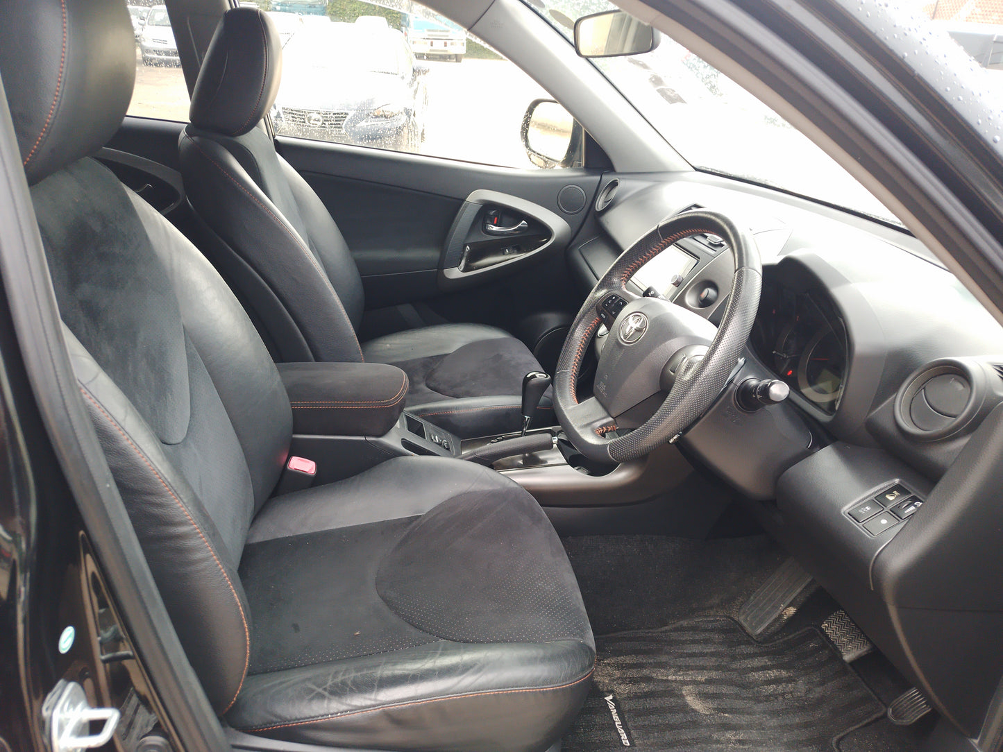 377. Toyota Vanguard 240S S-packege Alkantala 2013