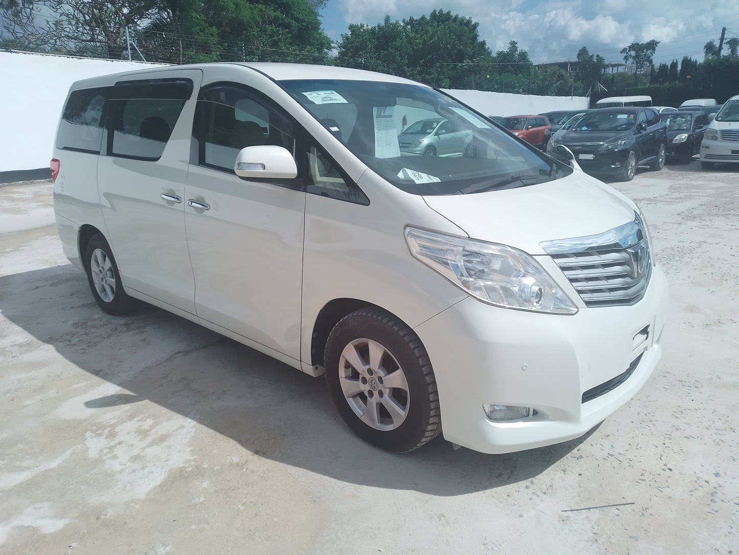421. Toyota Alphard 240X 2011
