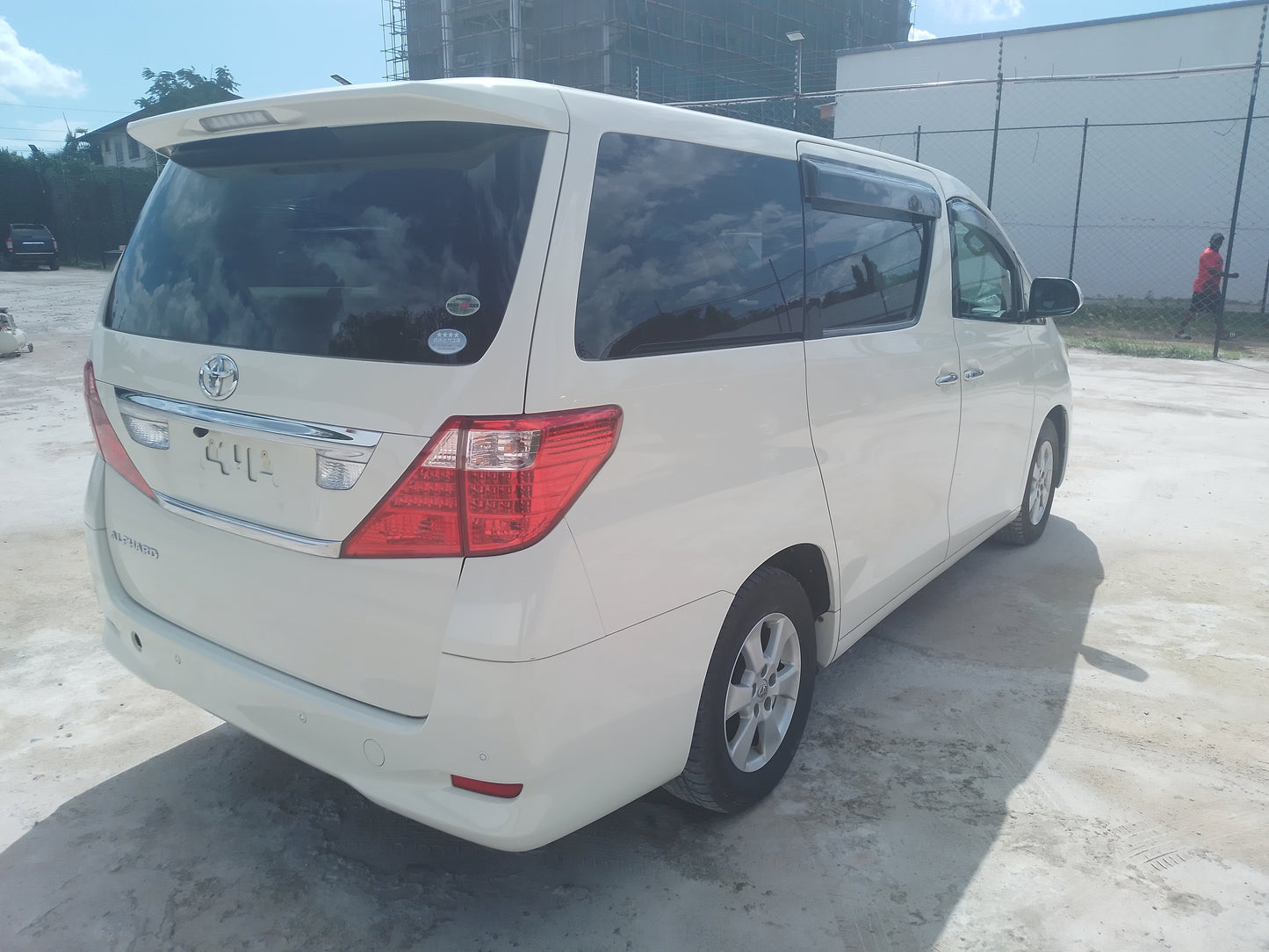 421. Toyota Alphard 240X 2011