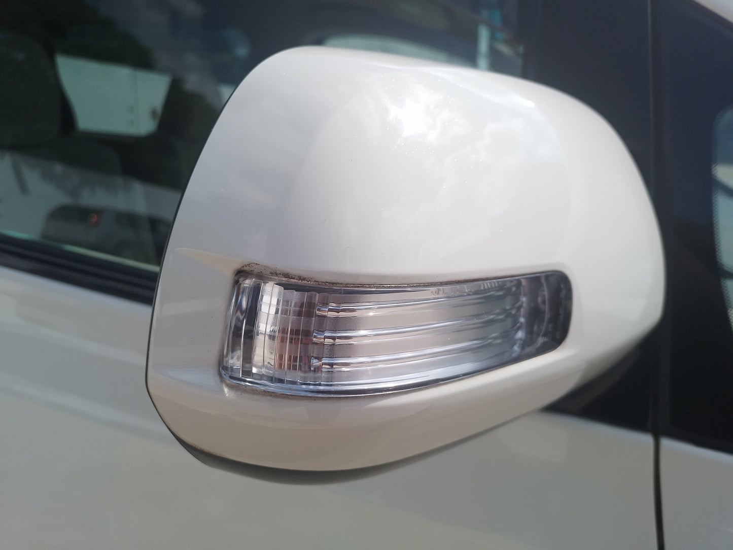 421. Toyota Alphard 240X 2011