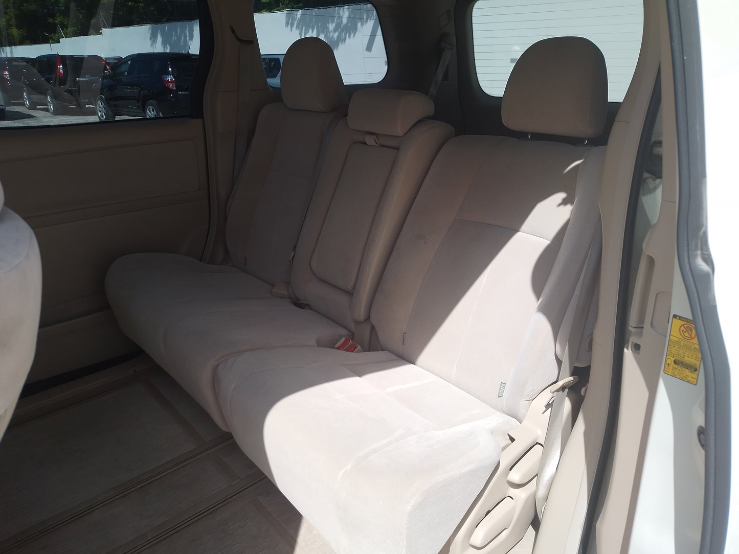 421. Toyota Alphard 240X 2011