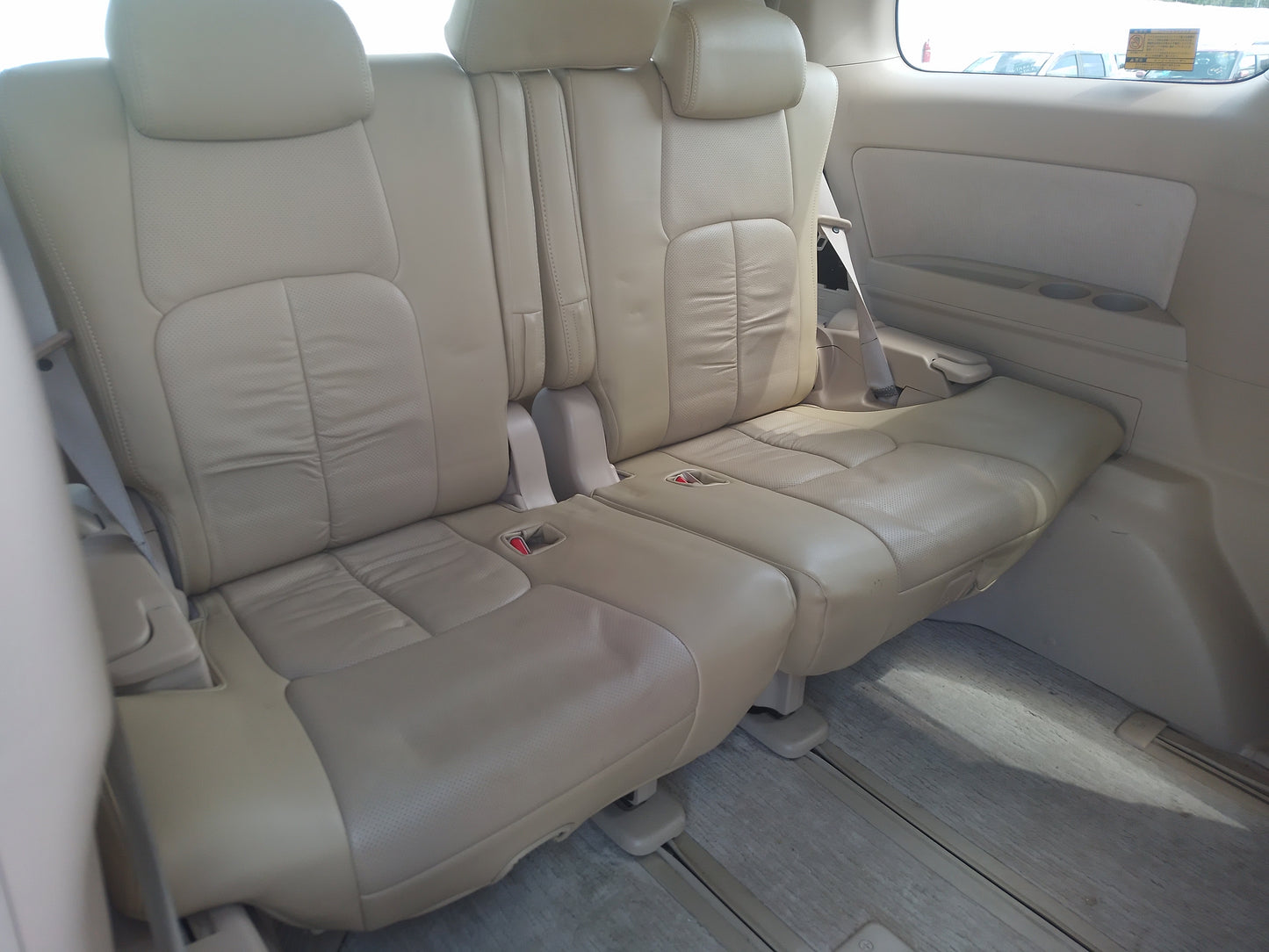 421. Toyota Alphard 240X 2011