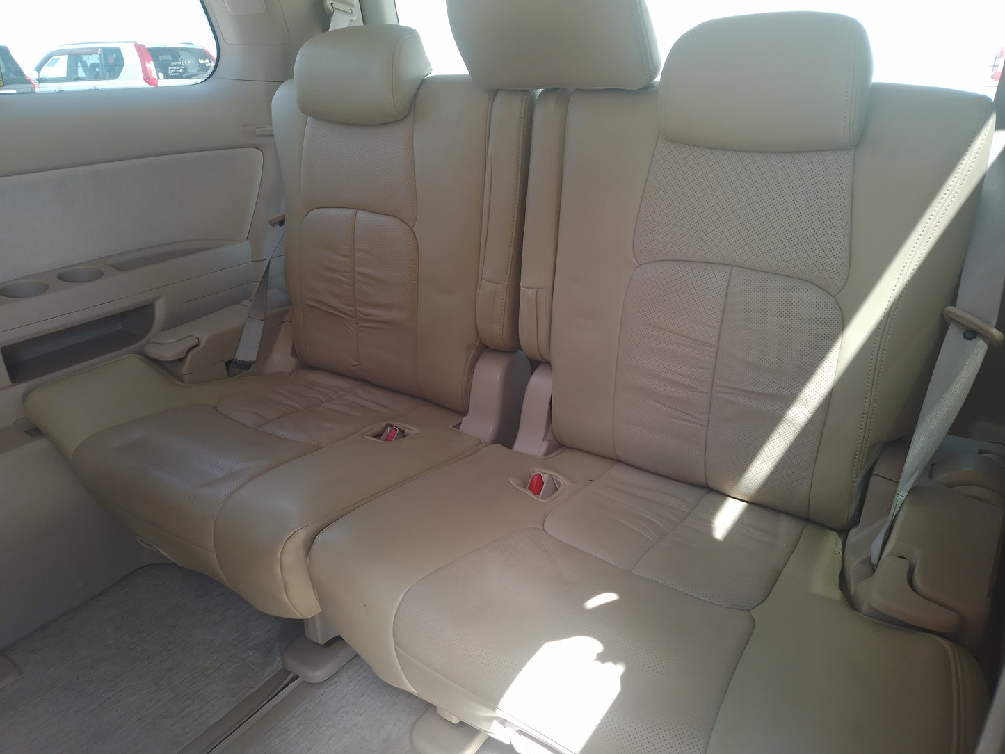 421. Toyota Alphard 240X 2011