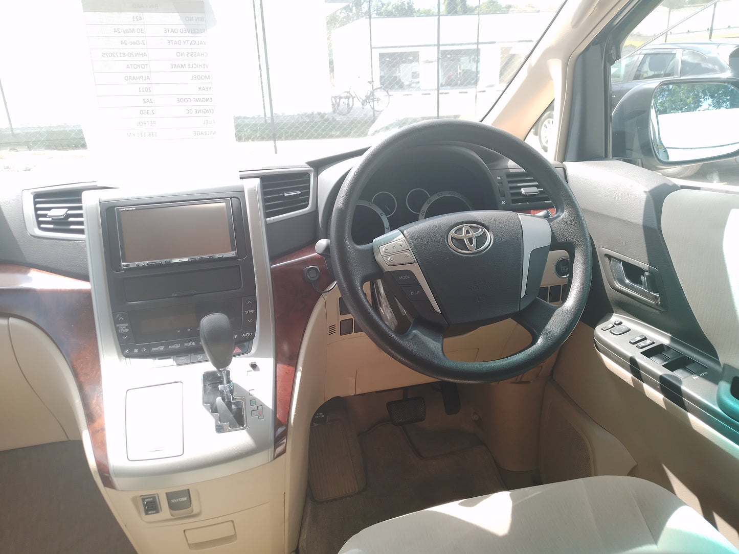 421. Toyota Alphard 240X 2011