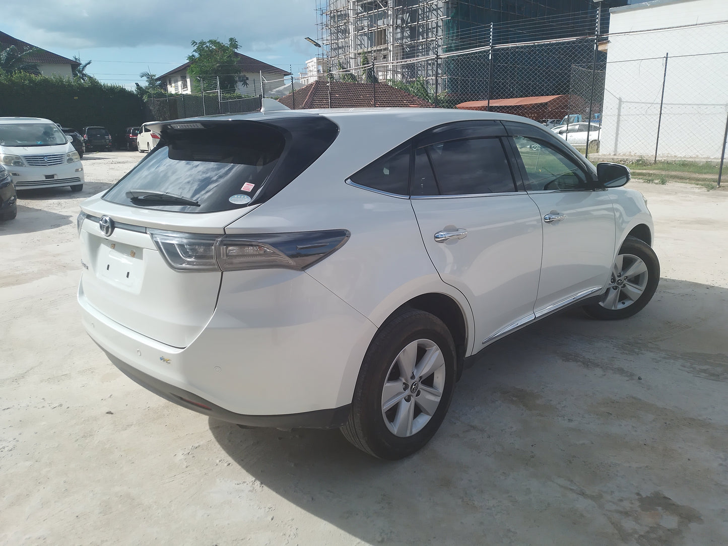 391. Toyota Harrier Elegance 2014