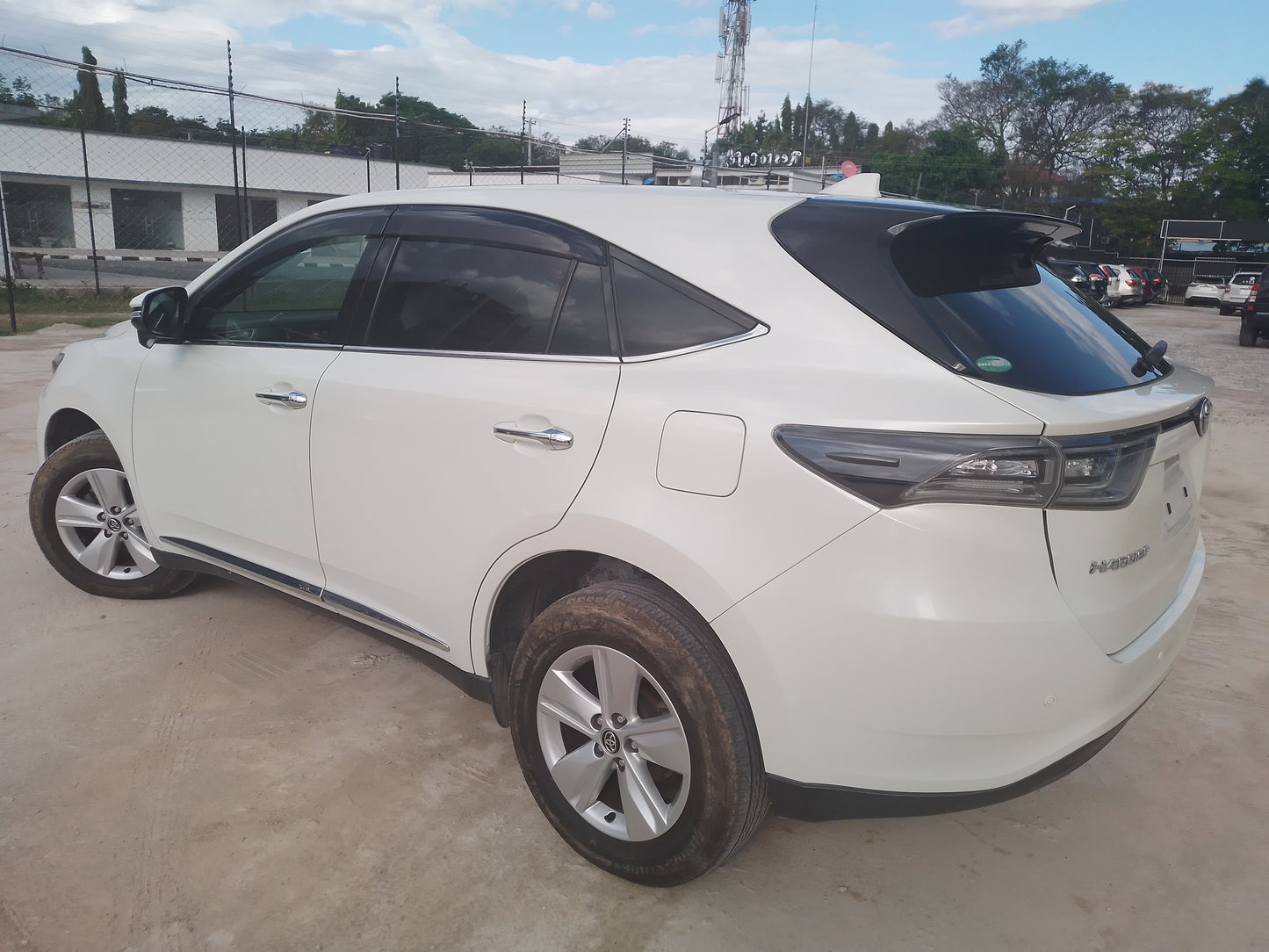 391. Toyota Harrier Elegance 2014
