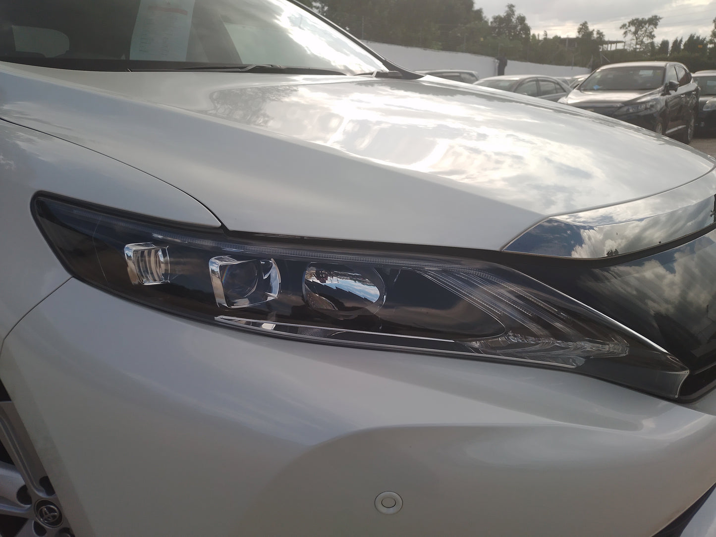 391. Toyota Harrier Elegance 2014