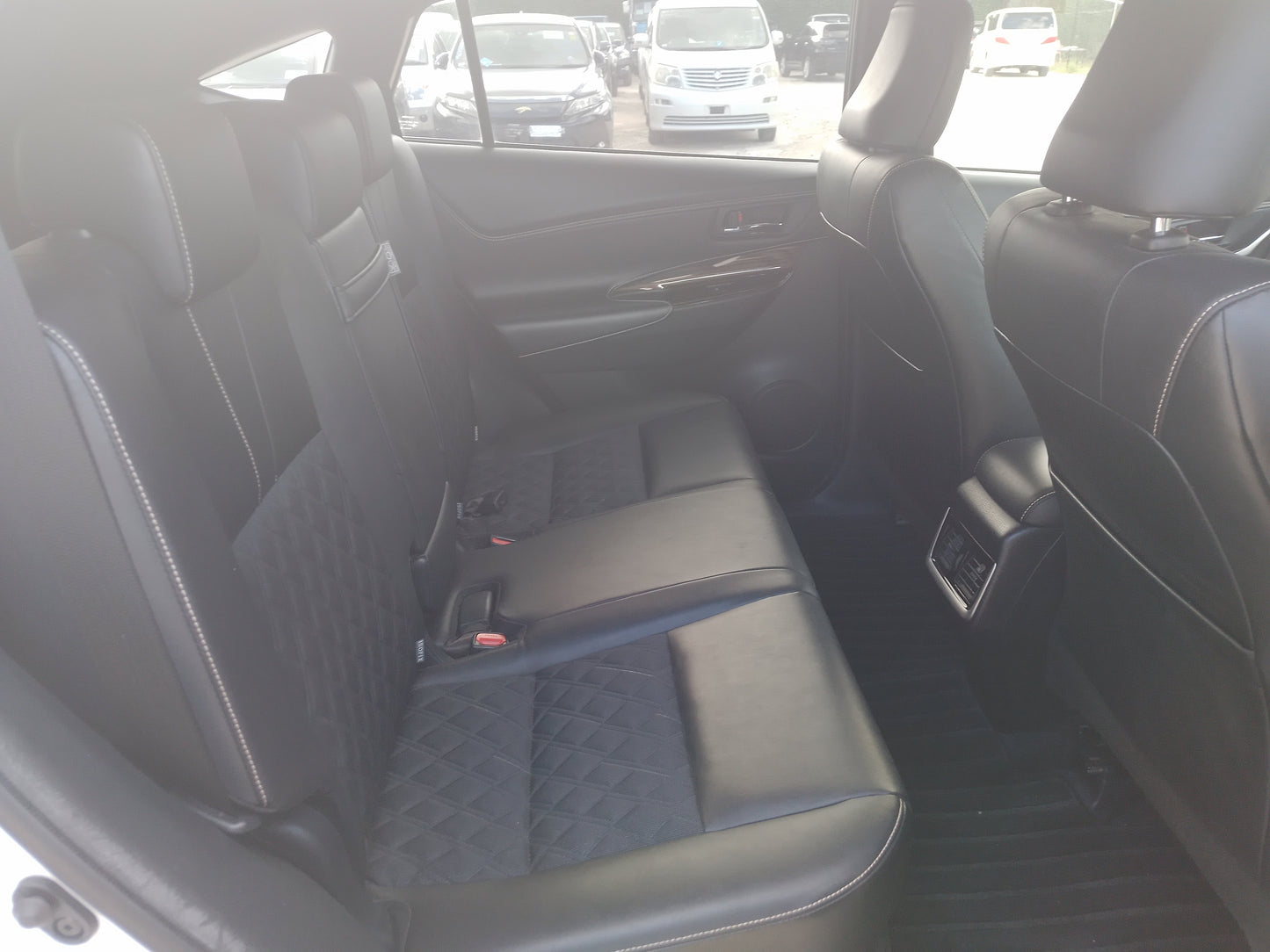 391. Toyota Harrier Elegance 2014
