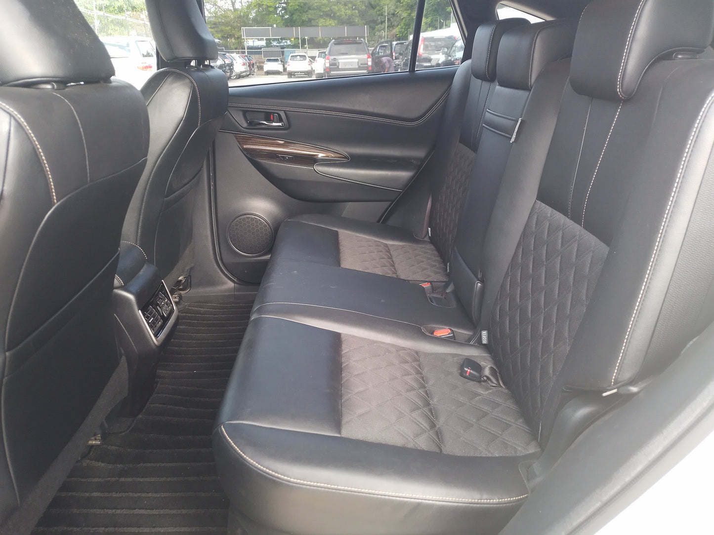 391. Toyota Harrier Elegance 2014