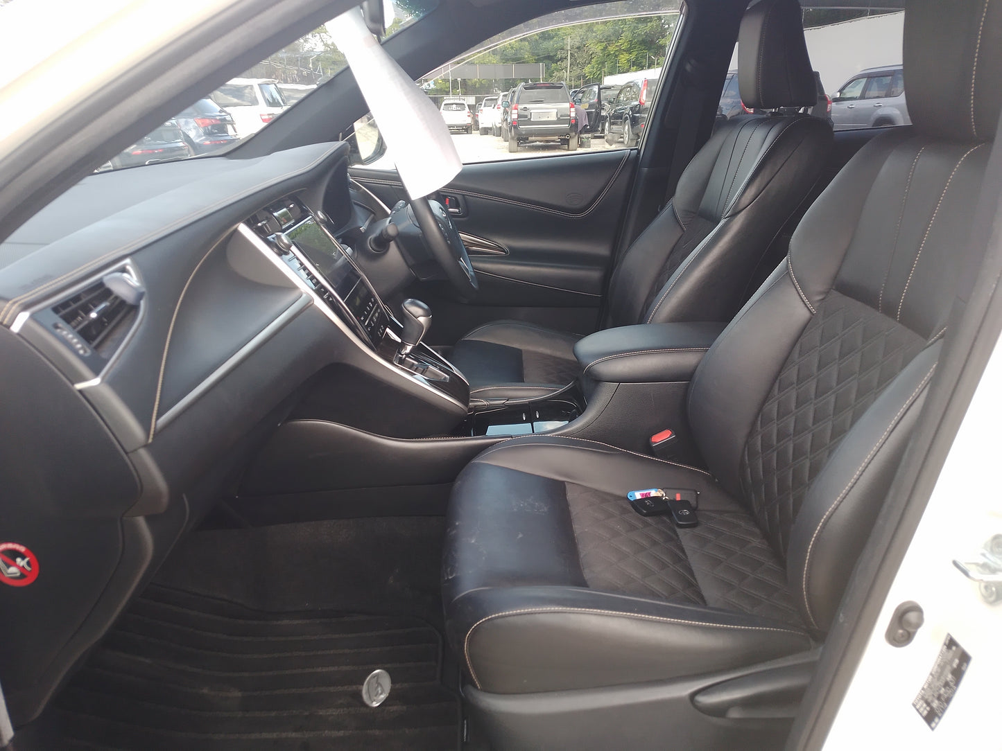 391. Toyota Harrier Elegance 2014