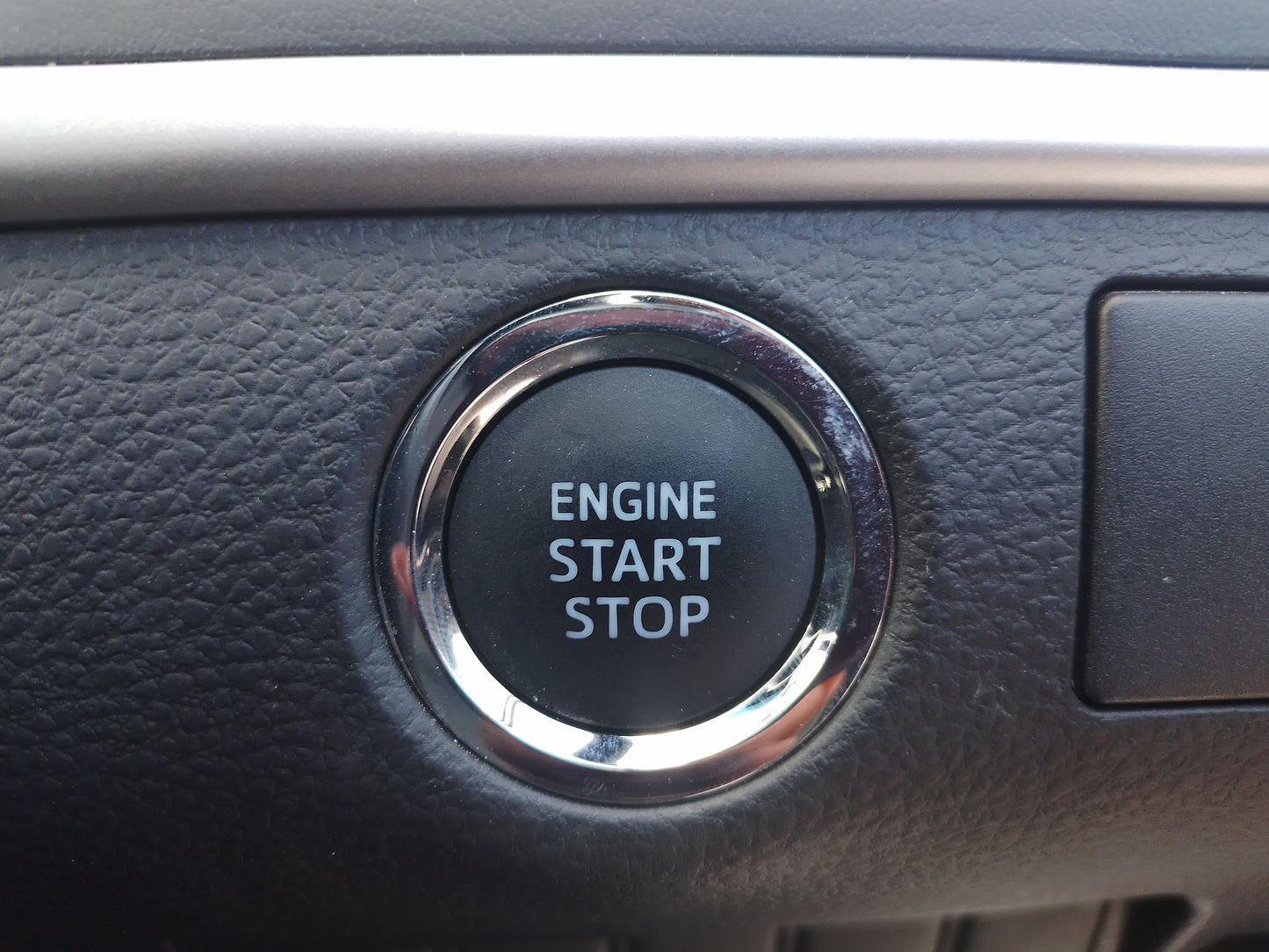 391. Toyota Harrier Elegance 2014