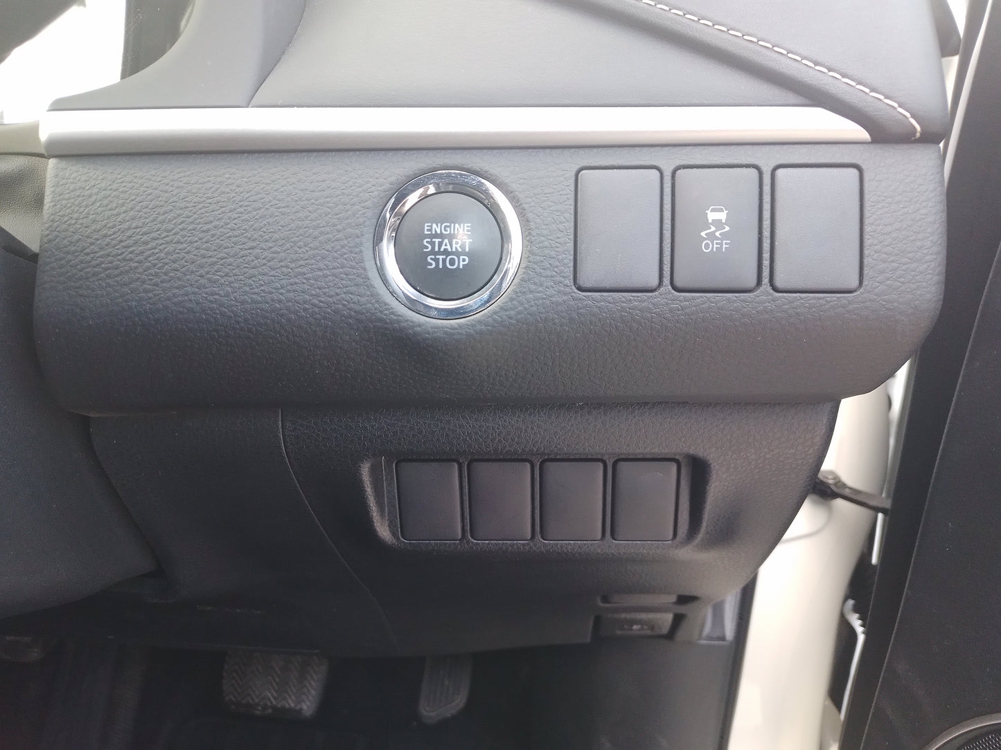 391. Toyota Harrier Elegance 2014