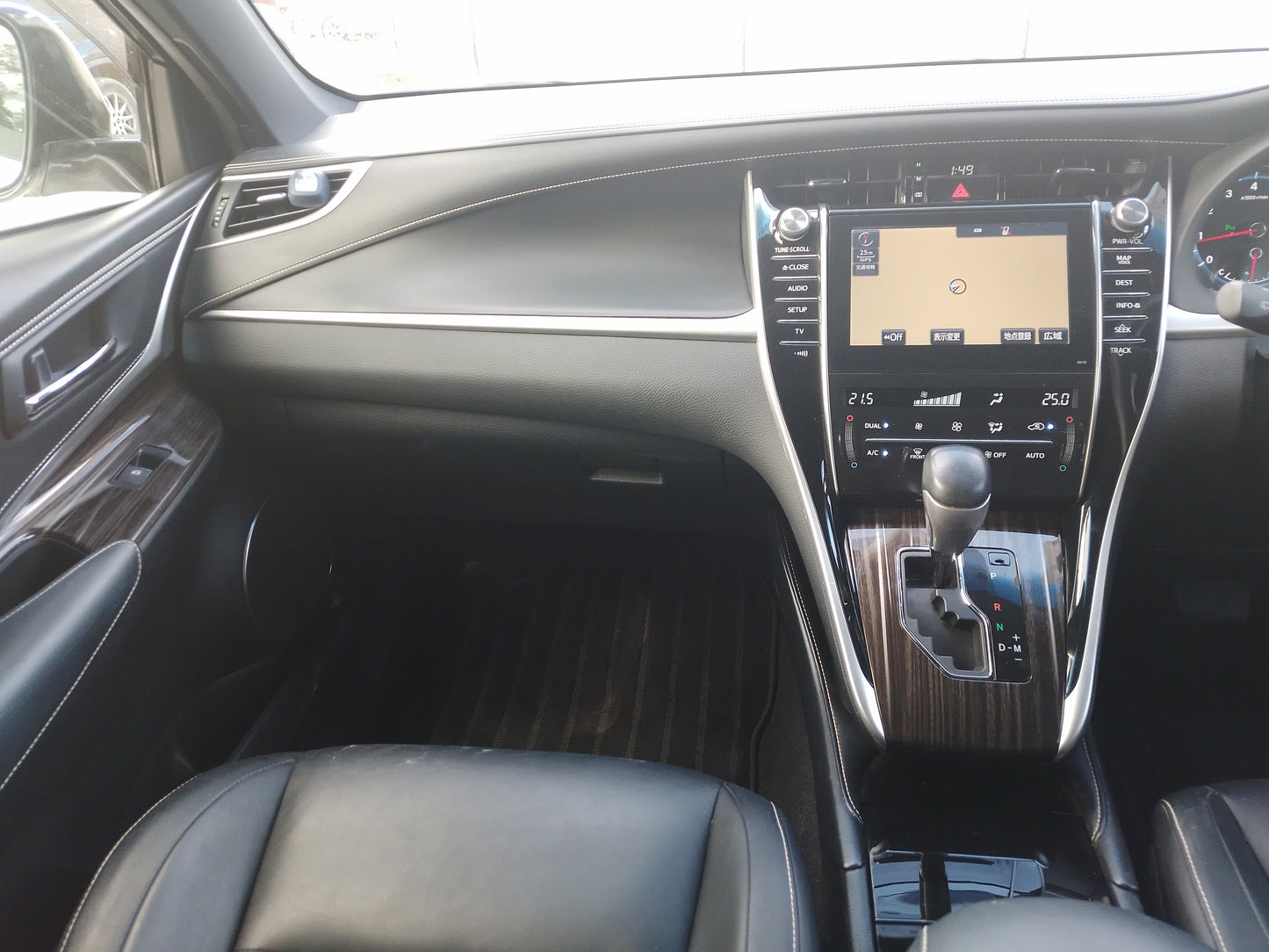 391. Toyota Harrier Elegance 2014