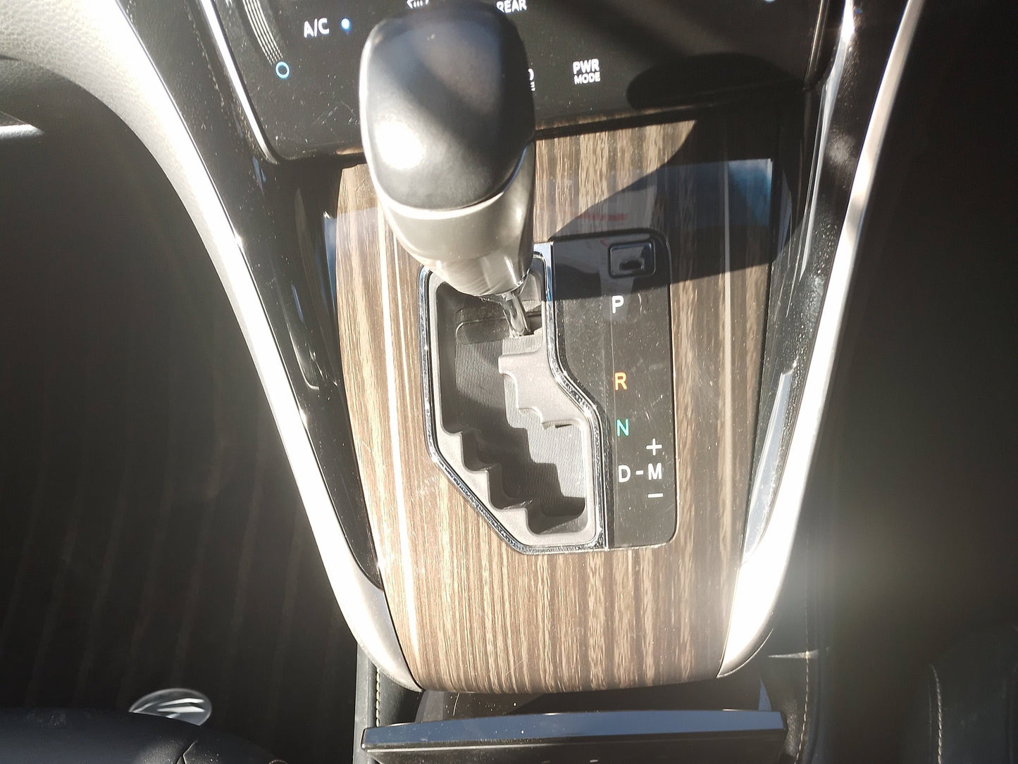 391. Toyota Harrier Elegance 2014