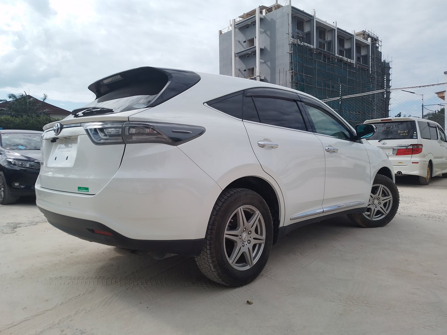 392. Toyota Harrier Elegance 2014