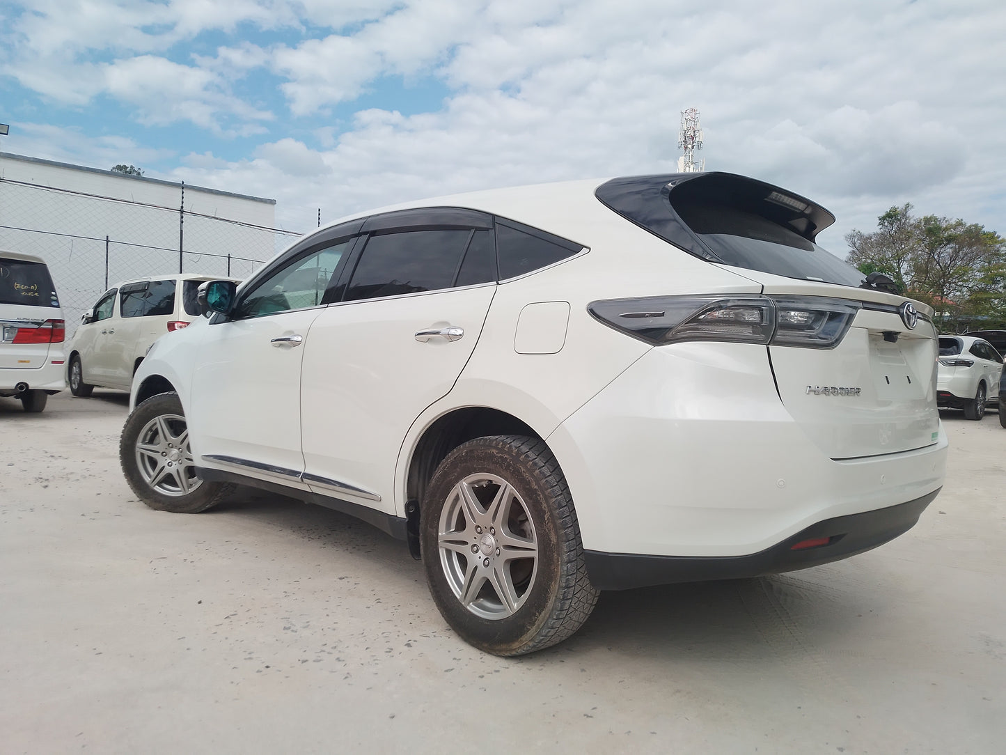 392. Toyota Harrier Elegance 2014