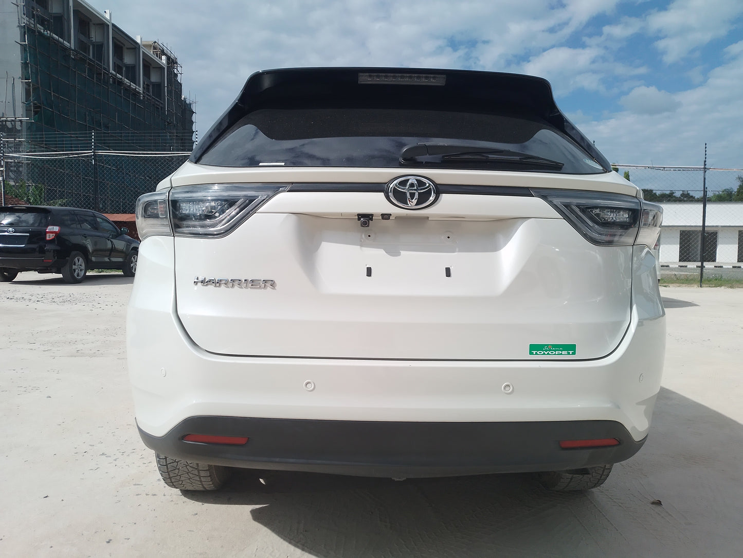 392. Toyota Harrier Elegance 2014