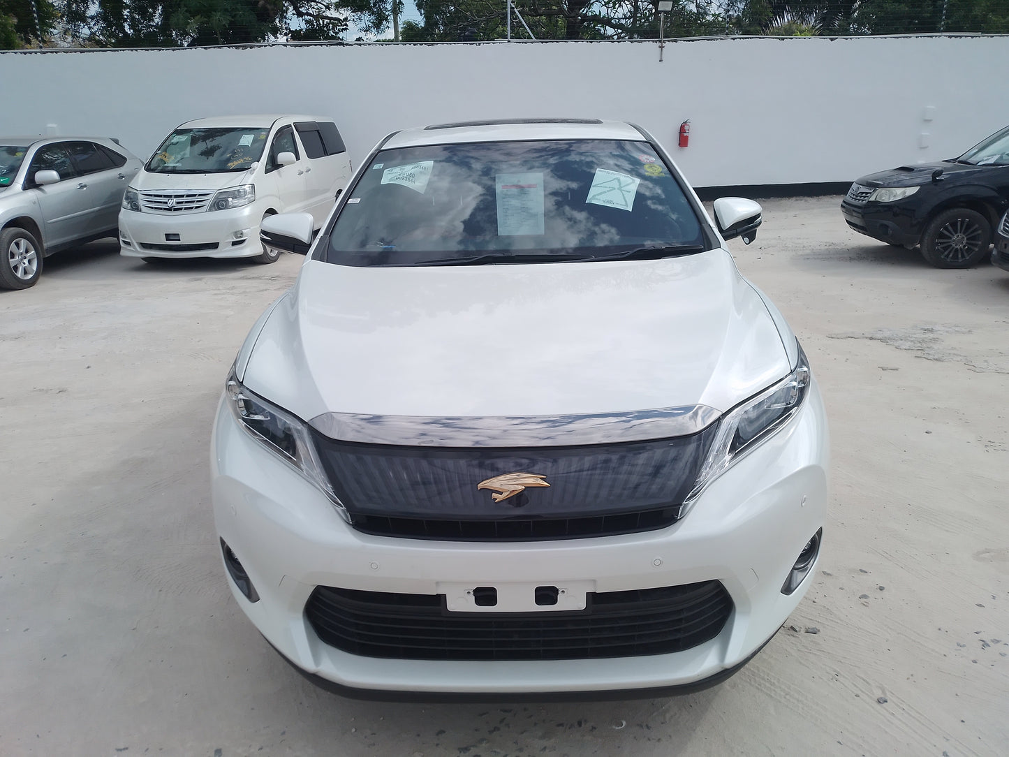 392. Toyota Harrier Elegance 2014