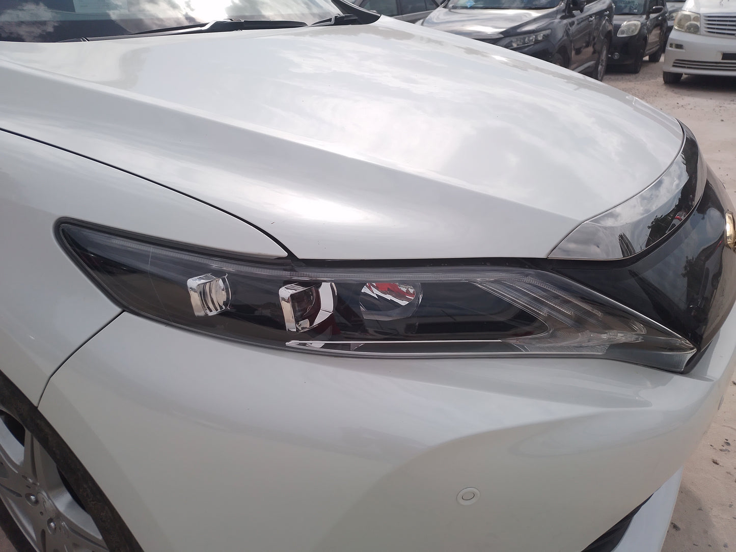 392. Toyota Harrier Elegance 2014