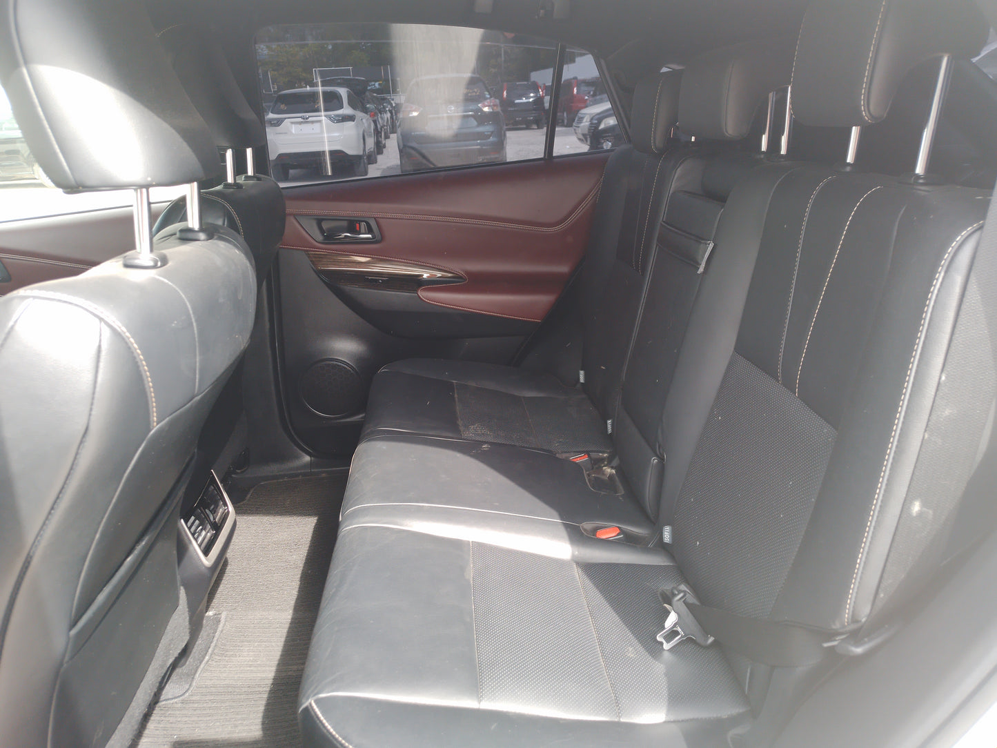 392. Toyota Harrier Elegance 2014
