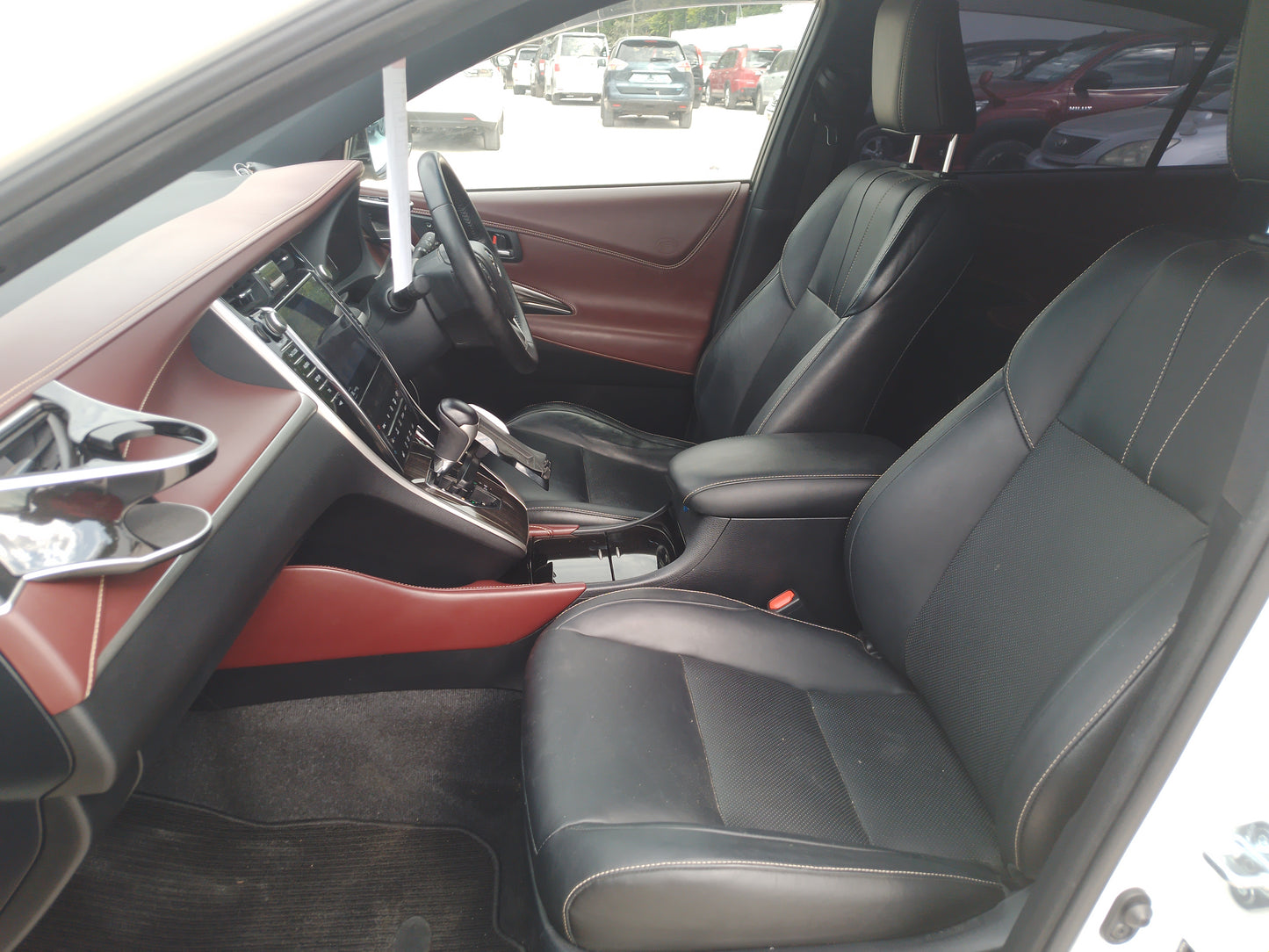 392. Toyota Harrier Elegance 2014