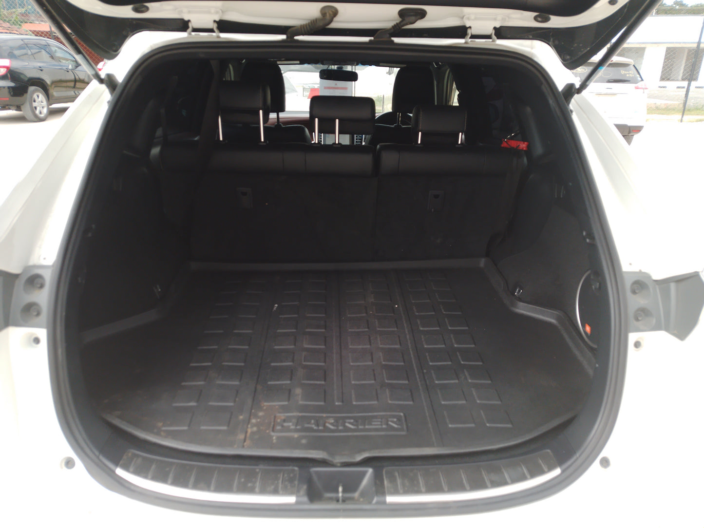 392. Toyota Harrier Elegance 2014