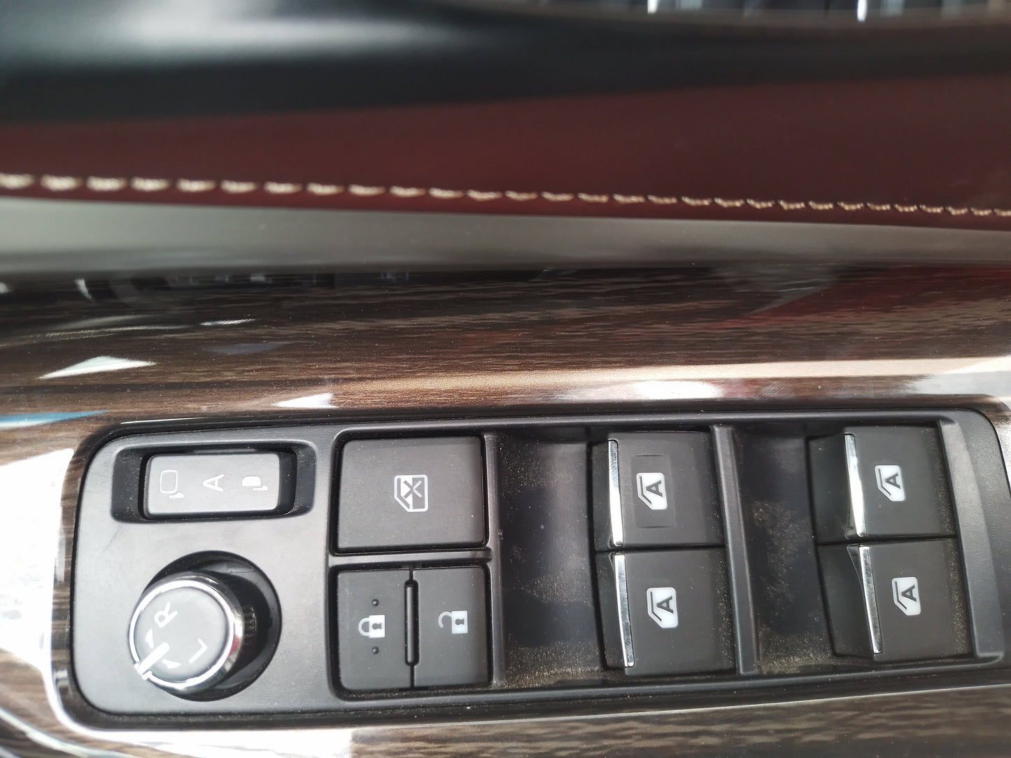 392. Toyota Harrier Elegance 2014