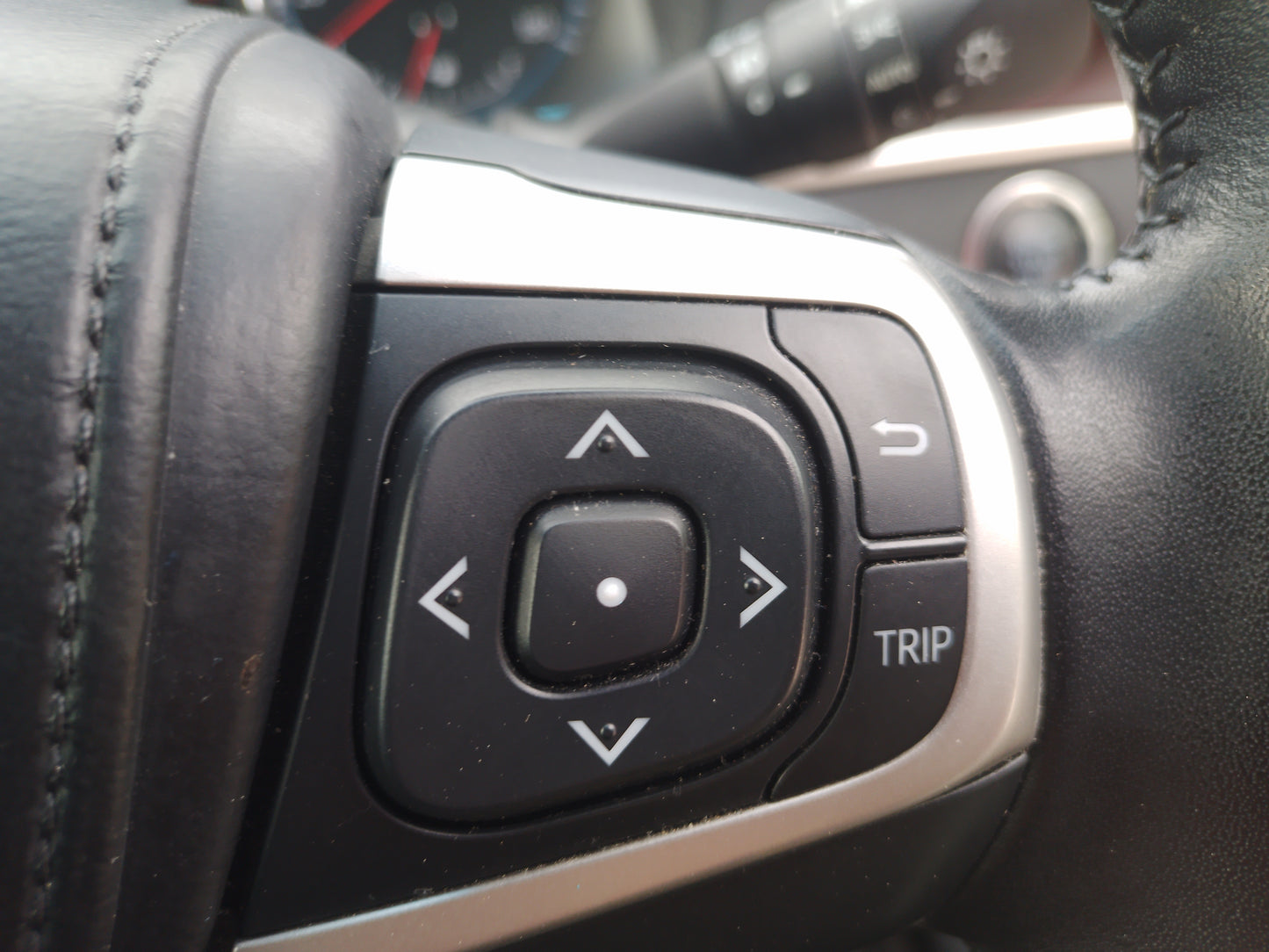 392. Toyota Harrier Elegance 2014