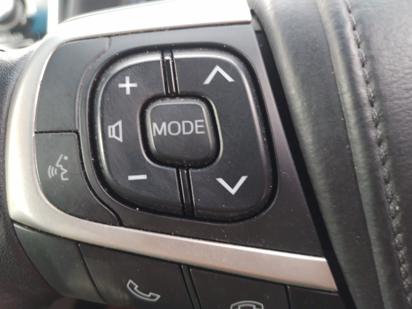 392. Toyota Harrier Elegance 2014