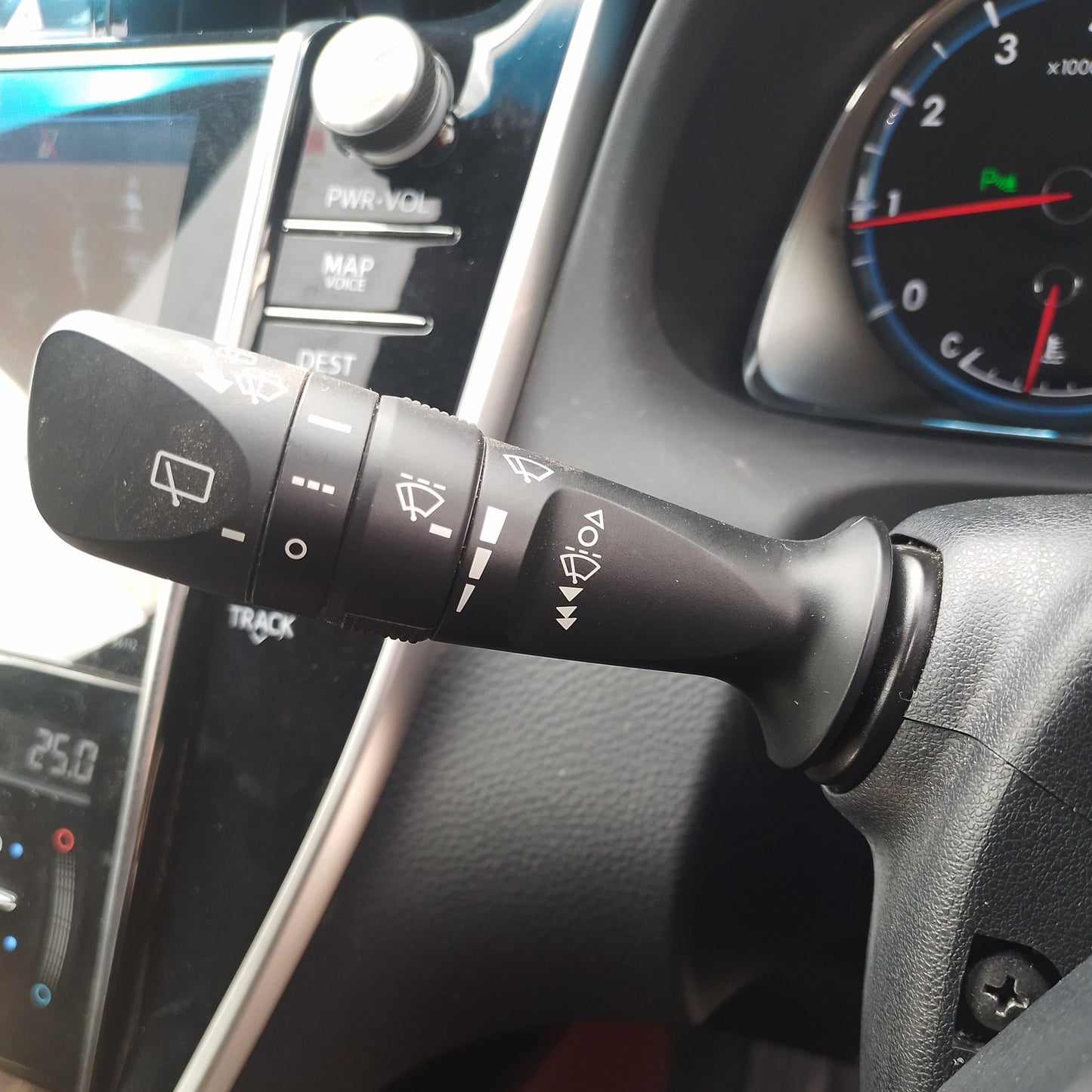 392. Toyota Harrier Elegance 2014