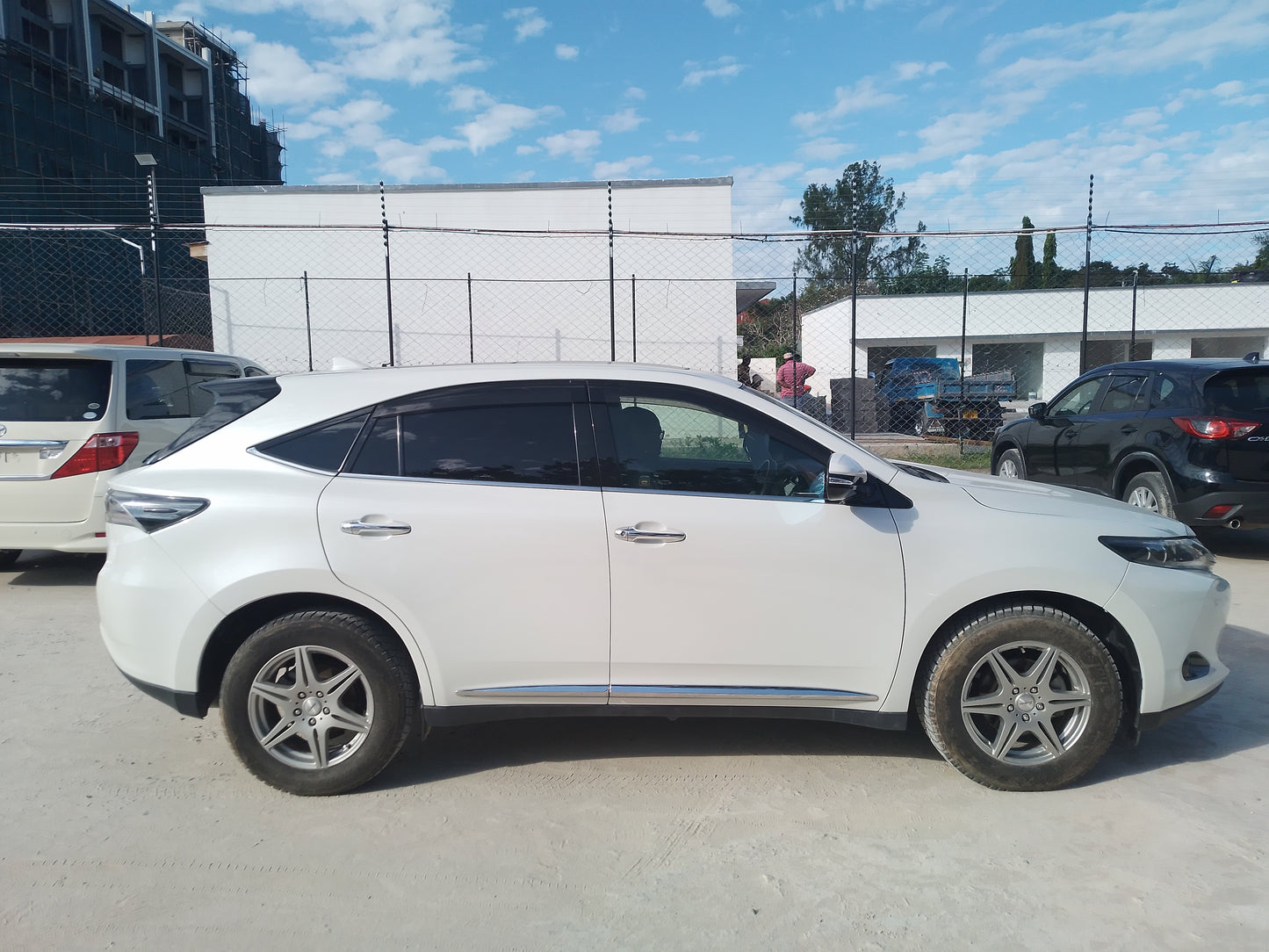 392. Toyota Harrier Elegance 2014