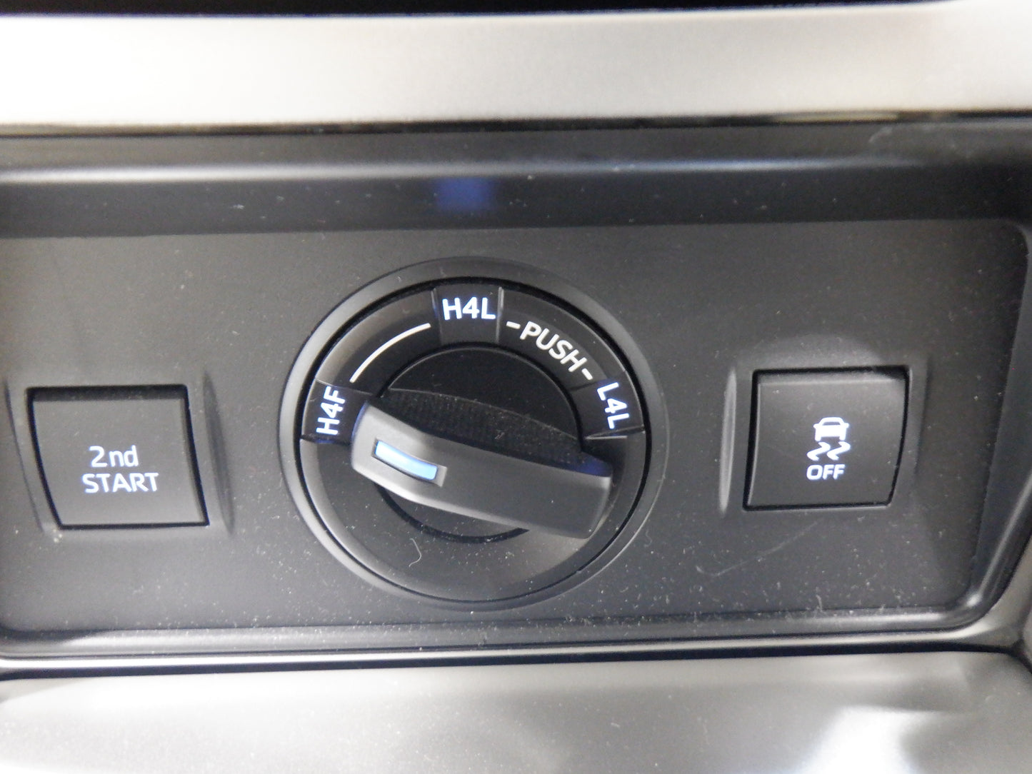 850 TOYOTA LAND CRUISER PRADO TX L PACKAGE MATTE BLACK EDITION 2022 / Milage: 34,500 Km