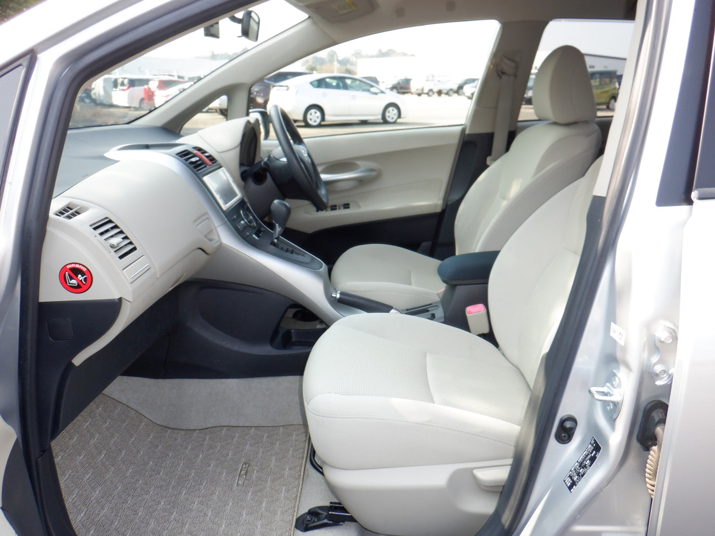 840 TOYOTA AURIS 150X M PACKAGE 2010 / Mileage: 52,200 km