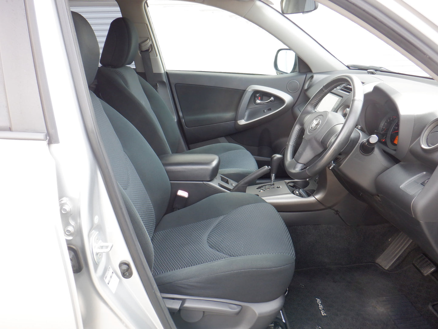 830 TOYOTA RAV4 STYLE 2011 Milage: 37,300 Km