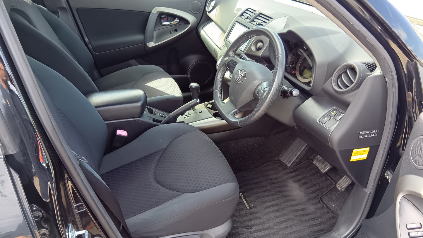 893. TOYOTA VANGUARD 240S 2011
