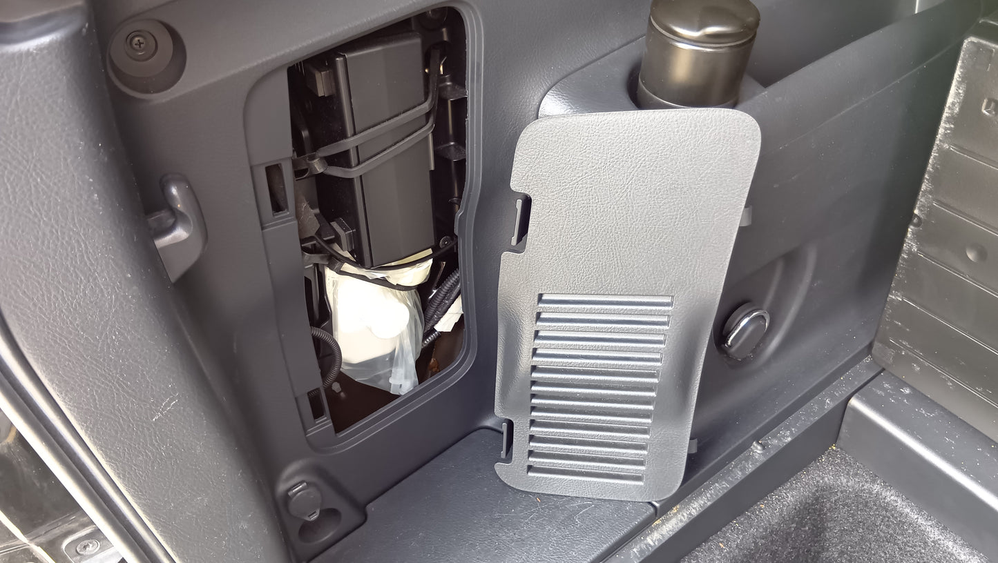 893. TOYOTA VANGUARD 240S 2011