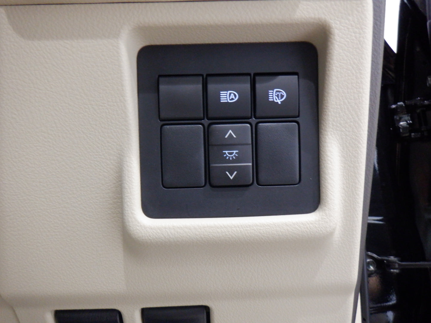 850 TOYOTA LAND CRUISER PRADO TX L PACKAGE MATTE BLACK EDITION 2022 / Milage: 34,500 Km
