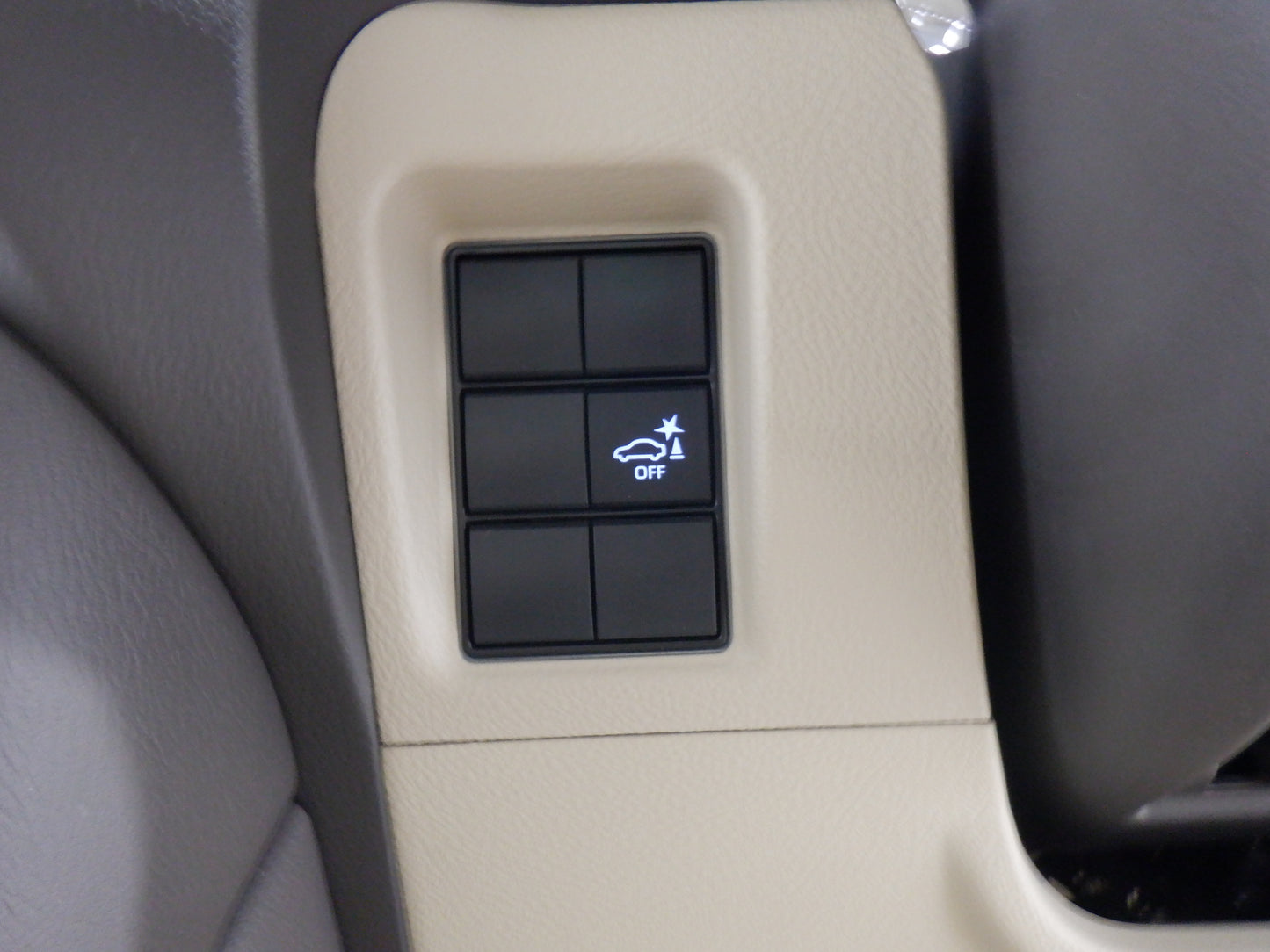 850 TOYOTA LAND CRUISER PRADO TX L PACKAGE MATTE BLACK EDITION 2022 / Milage: 34,500 Km