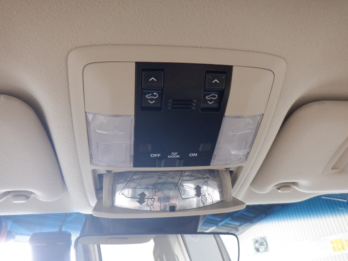 850 TOYOTA LAND CRUISER PRADO TX L PACKAGE MATTE BLACK EDITION 2022 / Milage: 34,500 Km