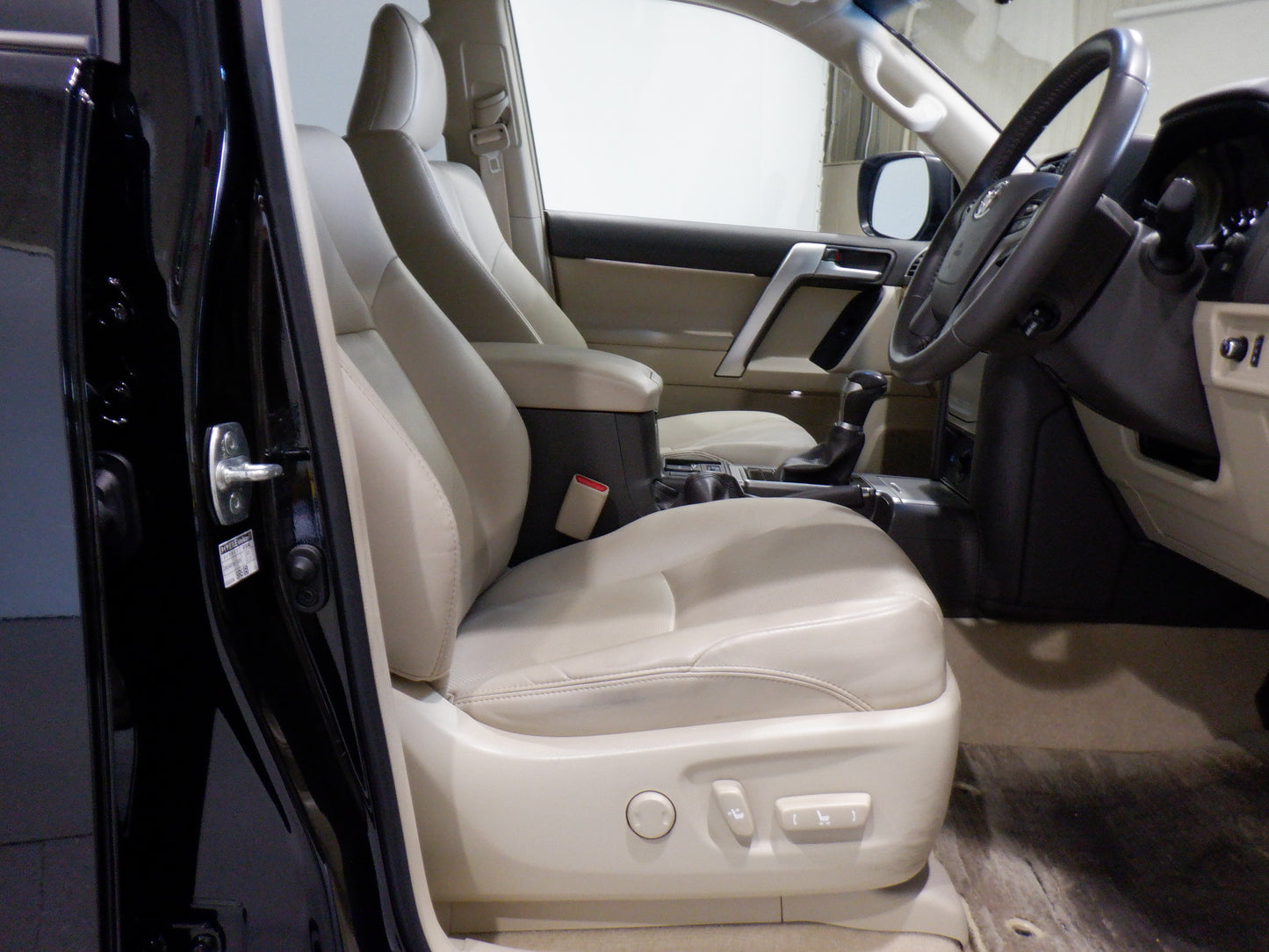 850 TOYOTA LAND CRUISER PRADO TX L PACKAGE MATTE BLACK EDITION 2022 / Milage: 34,500 Km