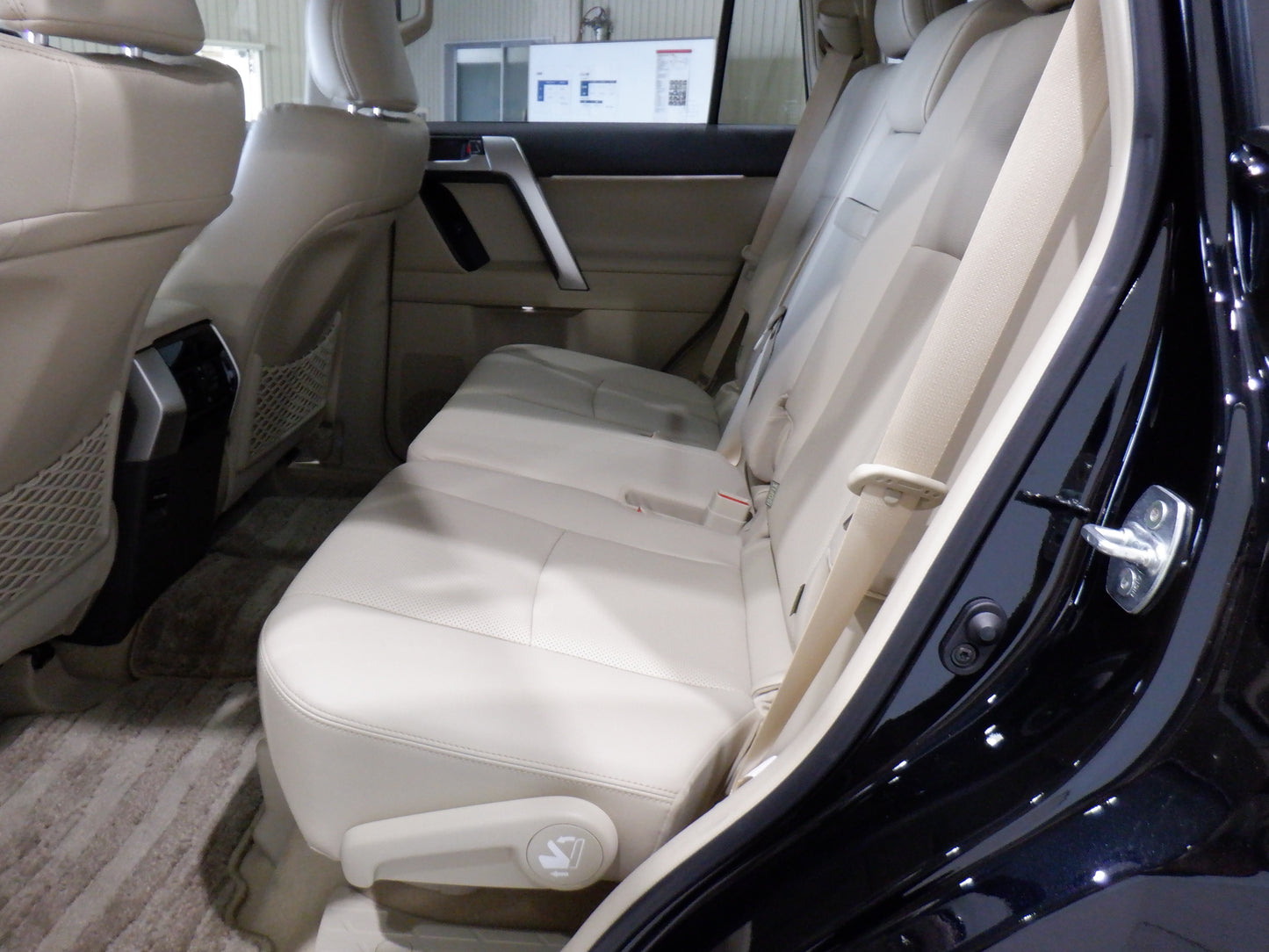 850 TOYOTA LAND CRUISER PRADO TX L PACKAGE MATTE BLACK EDITION 2022 / Milage: 34,500 Km