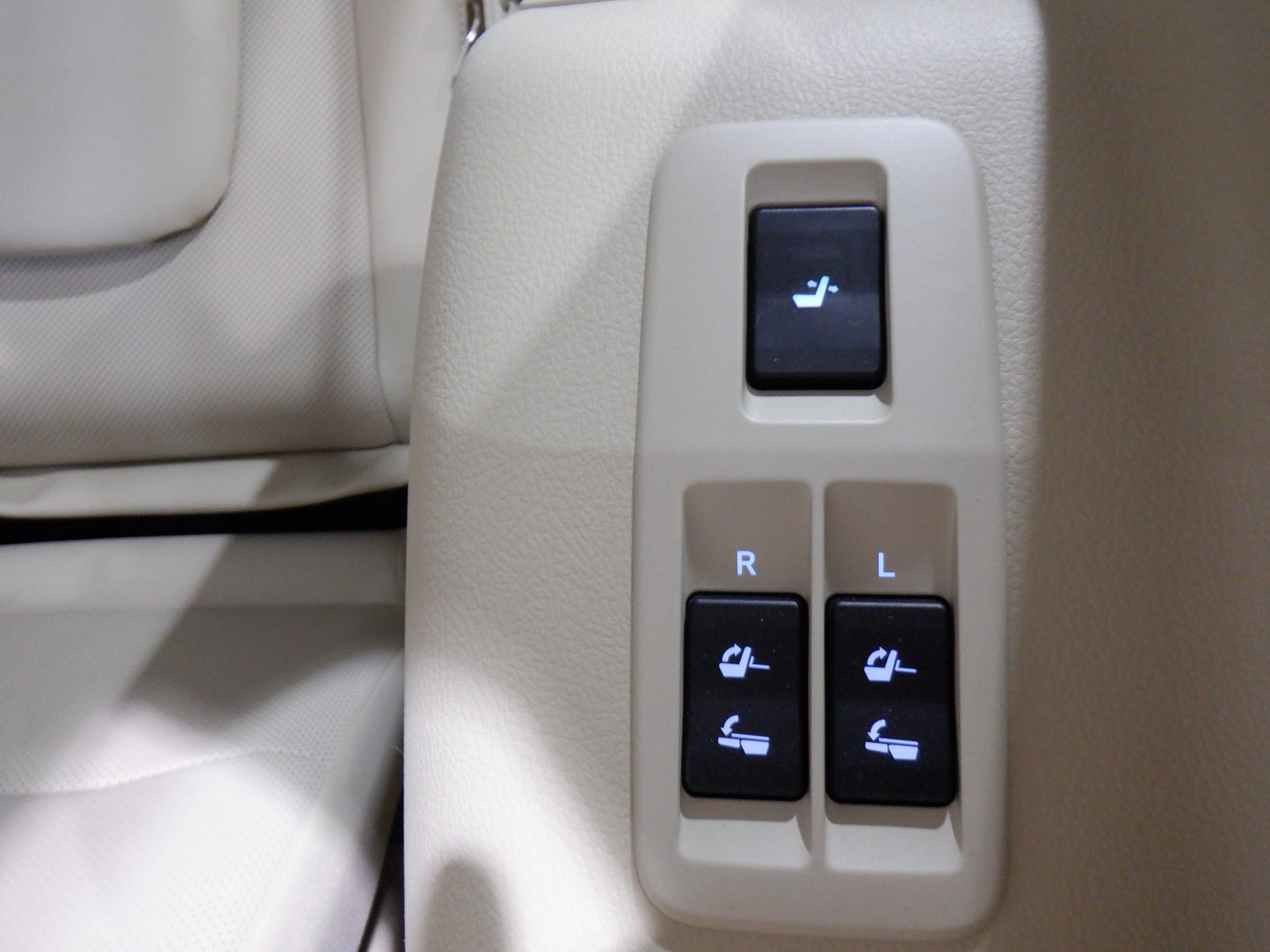 850 TOYOTA LAND CRUISER PRADO TX L PACKAGE MATTE BLACK EDITION 2022 / Milage: 34,500 Km