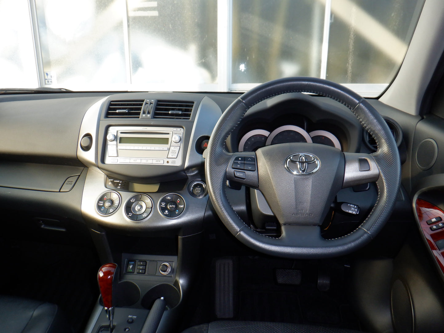 847 TOYOTA VANGUARD 240S G PACKAGE 2010 / Milage: 26,500 Km