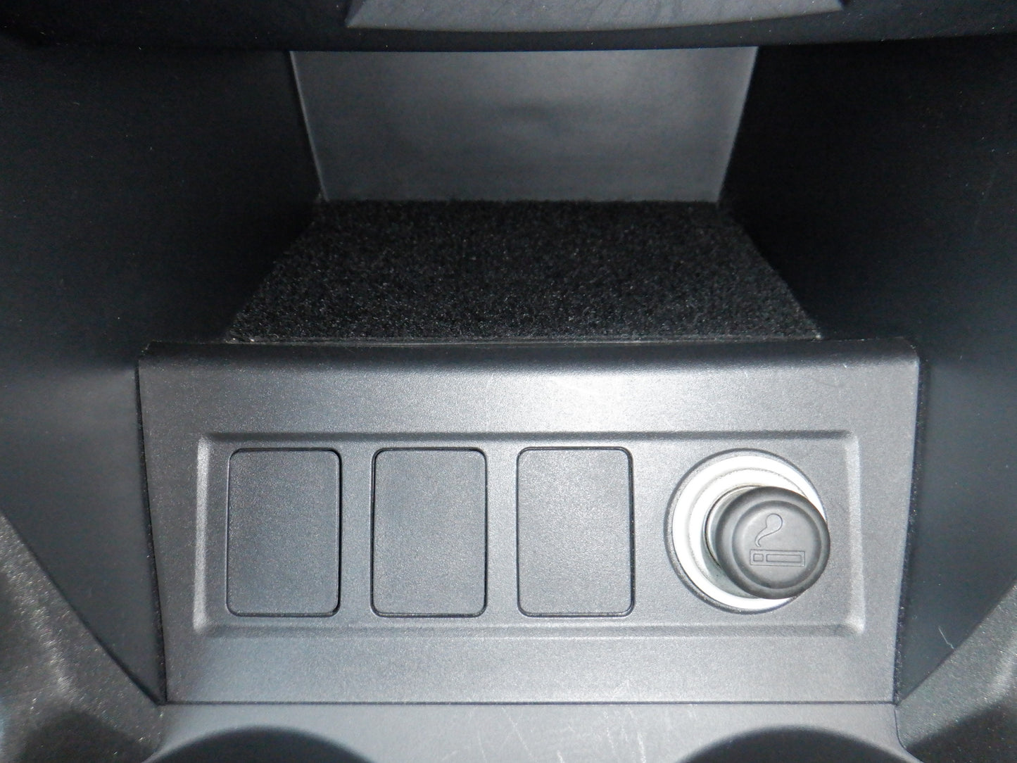 846 TOYOTA VANGUARD 240S 2010 / Milage: 13,700 Km